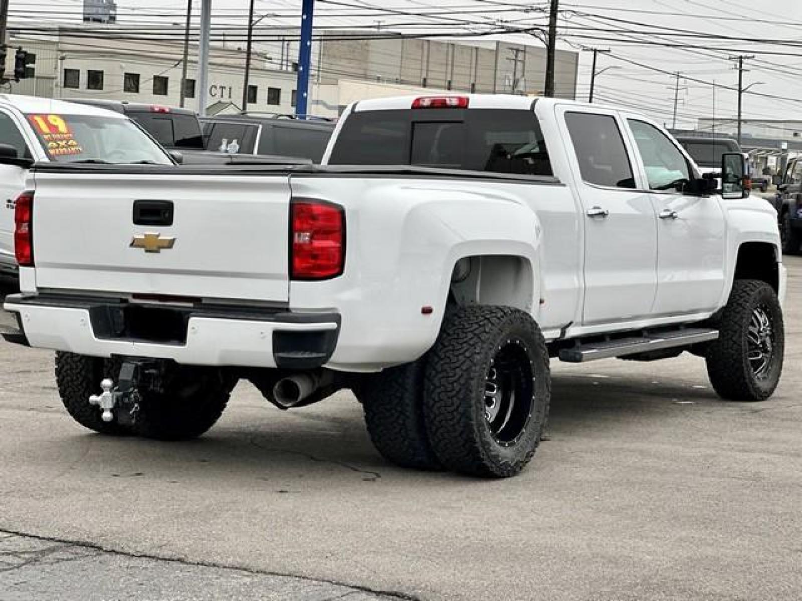2017 WHITE CHEVROLET SILVERADO 3500 HD (1GC4K0EY7HF) with an V8,6.6L(403 CID),OHV engine, AUTOMATIC transmission, located at 14600 Frazho Road, Warren, MI, 48089, (586) 776-3400, 42.485996, -82.974220 - Photo #5