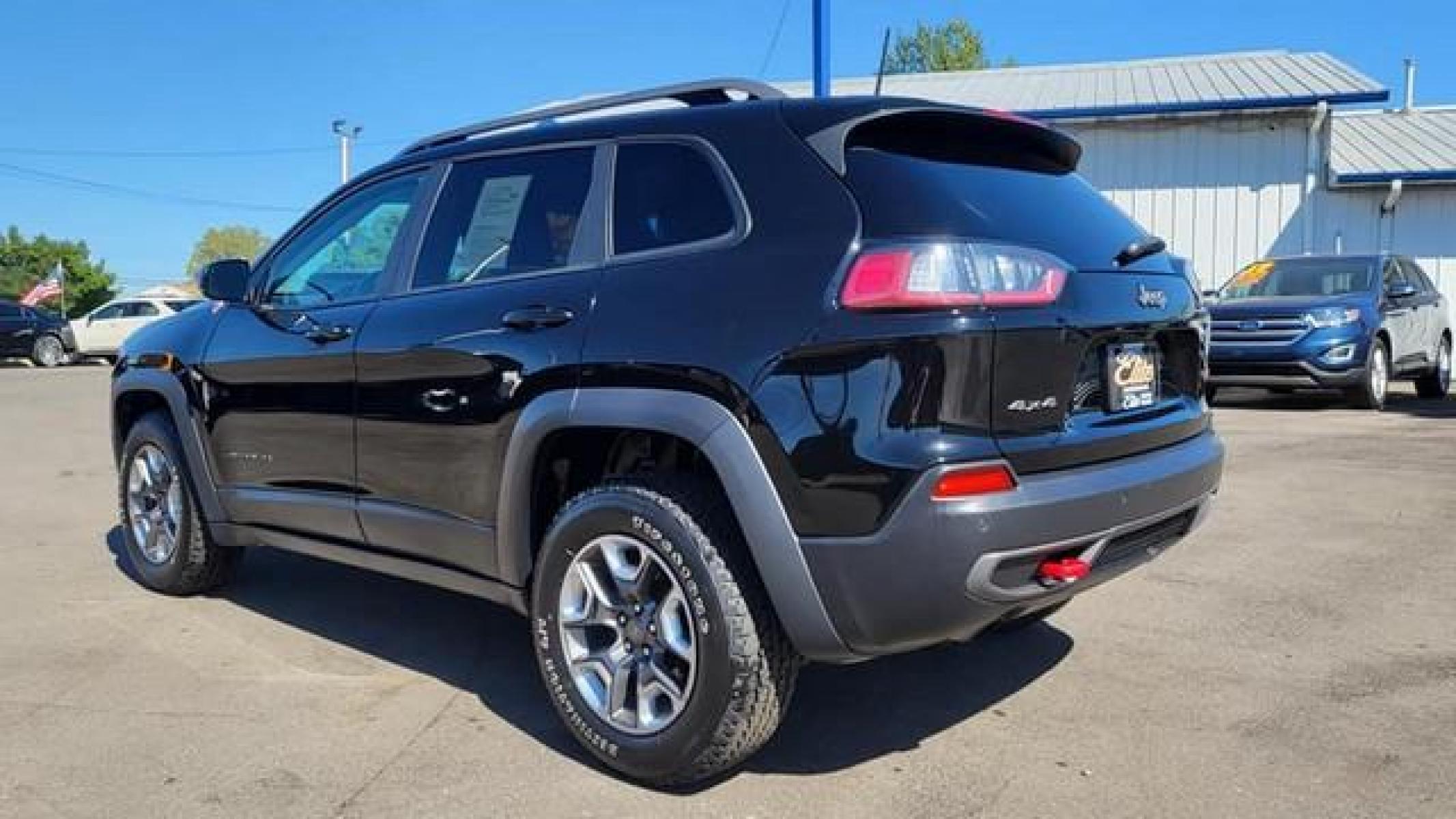 2019 BLACK JEEP CHEROKEE (1C4PJMBX7KD) with an V6,3.2L(198 CID),DOHC engine, AUTOMATIC transmission, located at 14600 Frazho Road, Warren, MI, 48089, (586) 776-3400, 42.485996, -82.974220 - Photo #6