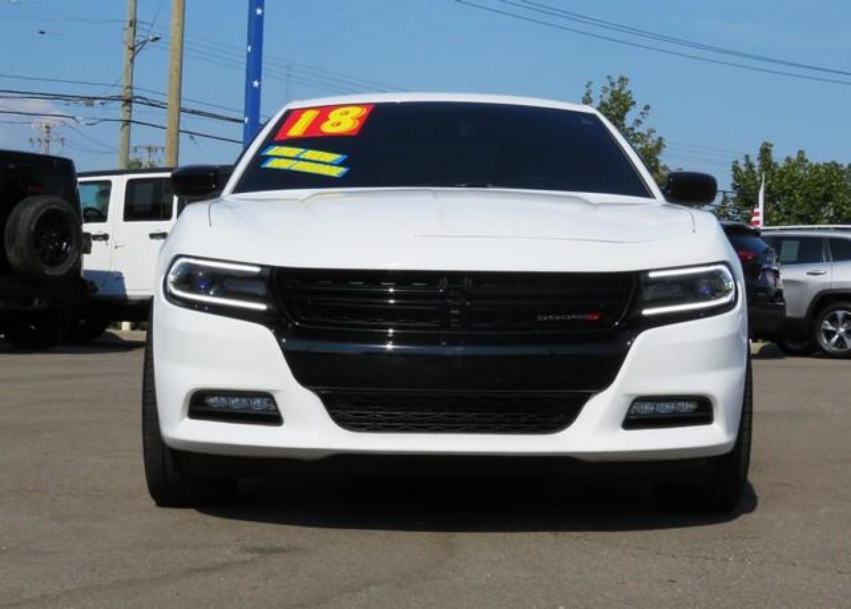 2018 WHITE KNUCKEL DODGE CHARGER (2C3CDXJG0JH) with an V6,3.6L(220 CID),DOHC engine, AUTOMATIC transmission, located at 14600 Frazho Road, Warren, MI, 48089, (586) 776-3400, 42.485996, -82.974220 - Photo #1