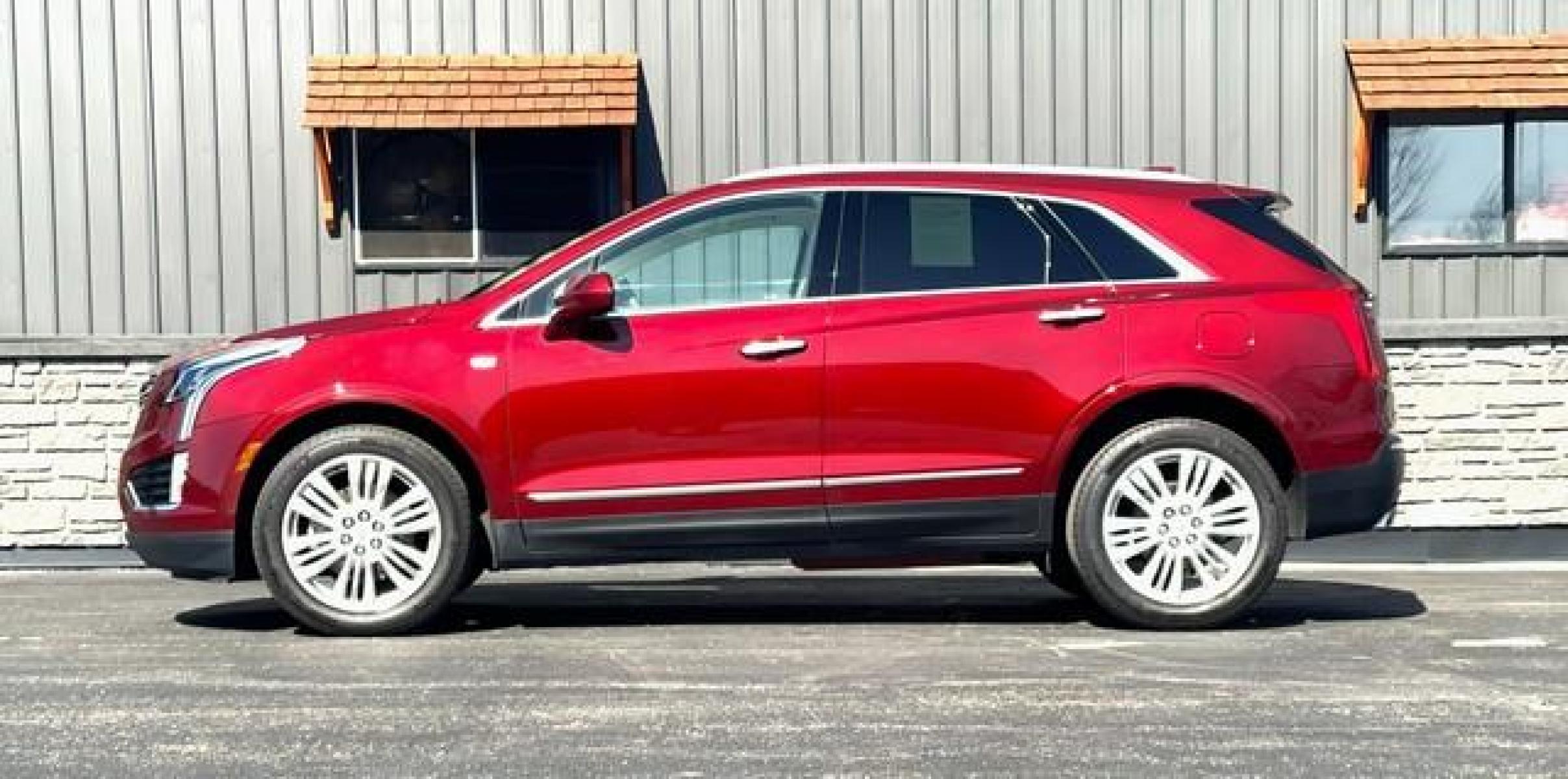 2017 RED CADILLAC XT5 (1GYKNERS1HZ) with an V6,3.6L(223 CID),DOHC engine, AUTOMATIC transmission, located at 14600 Frazho Road, Warren, MI, 48089, (586) 776-3400, 42.485996, -82.974220 - Photo #5