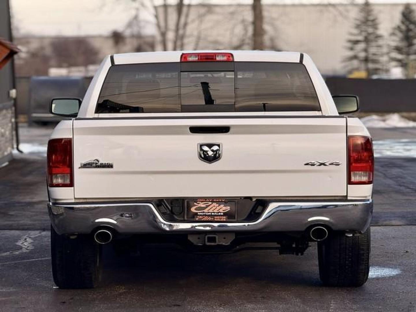 2011 WHITE RAM 1500 QUAD (1D7RV1GT9BS) with an V8,5.7L(345 CID),OHV engine, AUTOMATIC transmission, located at 14600 Frazho Road, Warren, MI, 48089, (586) 776-3400, 42.485996, -82.974220 - Photo#5