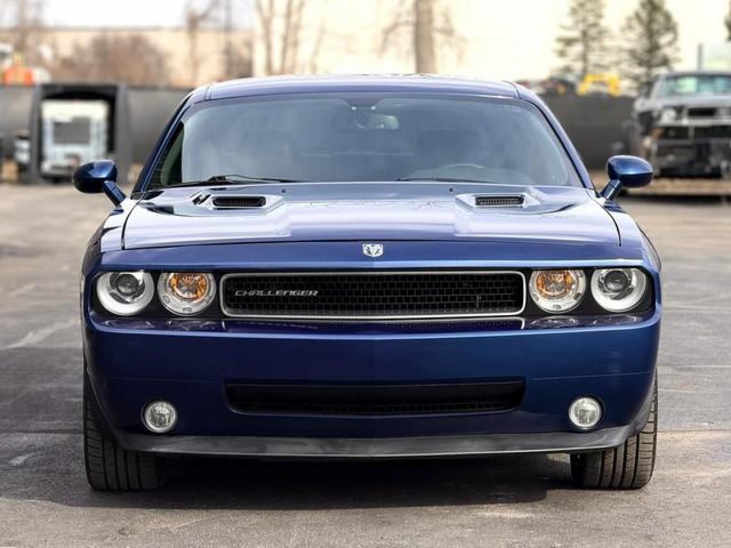 2009 BLUE DODGE CHALLENGER (2B3LJ54TX9H) with an V8,5.7L(345 CID),OHV engine, MANUAL transmission, located at 14600 Frazho Road, Warren, MI, 48089, (586) 776-3400, 42.485996, -82.974220 - Photo#4