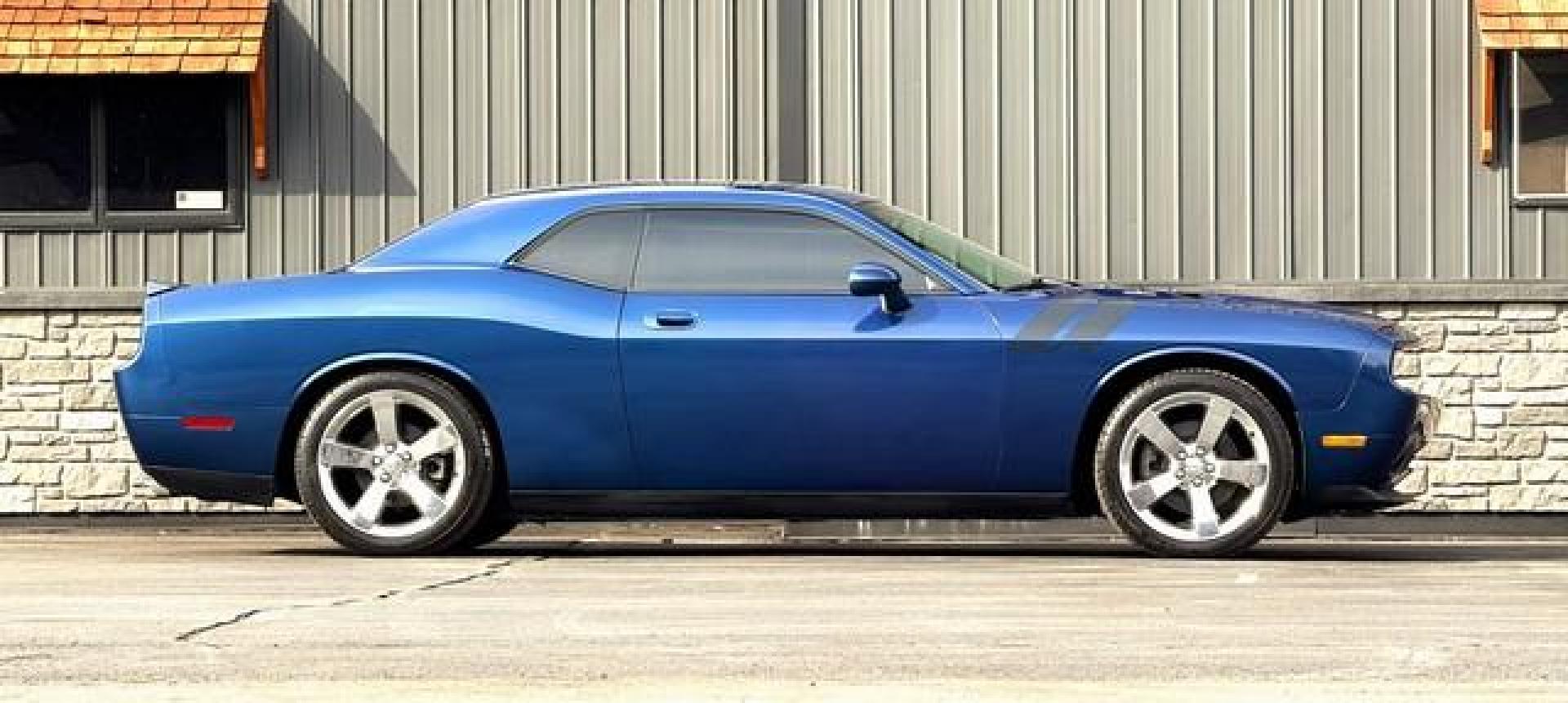2009 BLUE DODGE CHALLENGER (2B3LJ54TX9H) with an V8,5.7L(345 CID),OHV engine, MANUAL transmission, located at 14600 Frazho Road, Warren, MI, 48089, (586) 776-3400, 42.485996, -82.974220 - Photo#0
