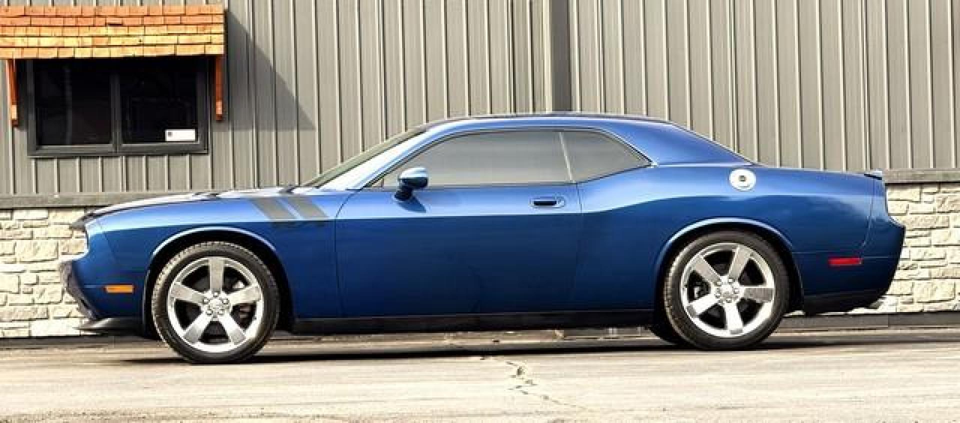 2009 BLUE DODGE CHALLENGER (2B3LJ54TX9H) with an V8,5.7L(345 CID),OHV engine, MANUAL transmission, located at 14600 Frazho Road, Warren, MI, 48089, (586) 776-3400, 42.485996, -82.974220 - Photo#1