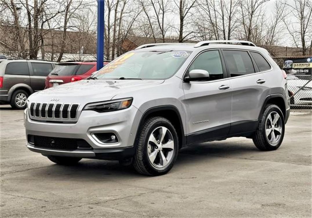 2019 SILVER METALLIC JEEP CHEROKEE (1C4PJMDX2KD) with an V6,3.2L(198 CID),DOHC engine, AUTOMATIC transmission, located at 14600 Frazho Road, Warren, MI, 48089, (586) 776-3400, 42.485996, -82.974220 - Photo #2