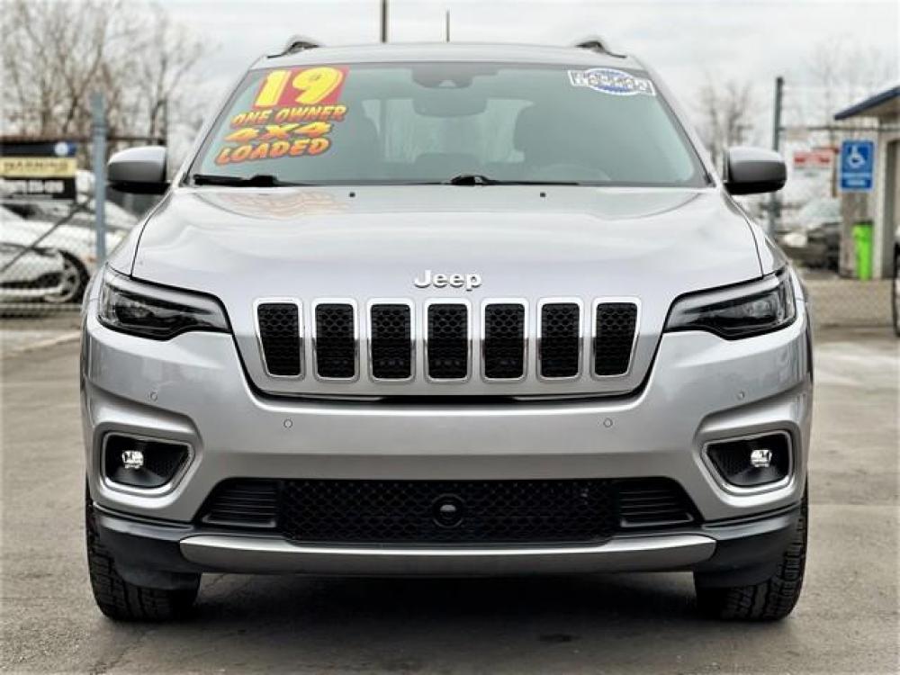 2019 SILVER METALLIC JEEP CHEROKEE (1C4PJMDX2KD) with an V6,3.2L(198 CID),DOHC engine, AUTOMATIC transmission, located at 14600 Frazho Road, Warren, MI, 48089, (586) 776-3400, 42.485996, -82.974220 - Photo #3