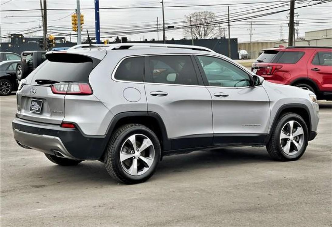 2019 SILVER METALLIC JEEP CHEROKEE (1C4PJMDX2KD) with an V6,3.2L(198 CID),DOHC engine, AUTOMATIC transmission, located at 14600 Frazho Road, Warren, MI, 48089, (586) 776-3400, 42.485996, -82.974220 - Photo #6