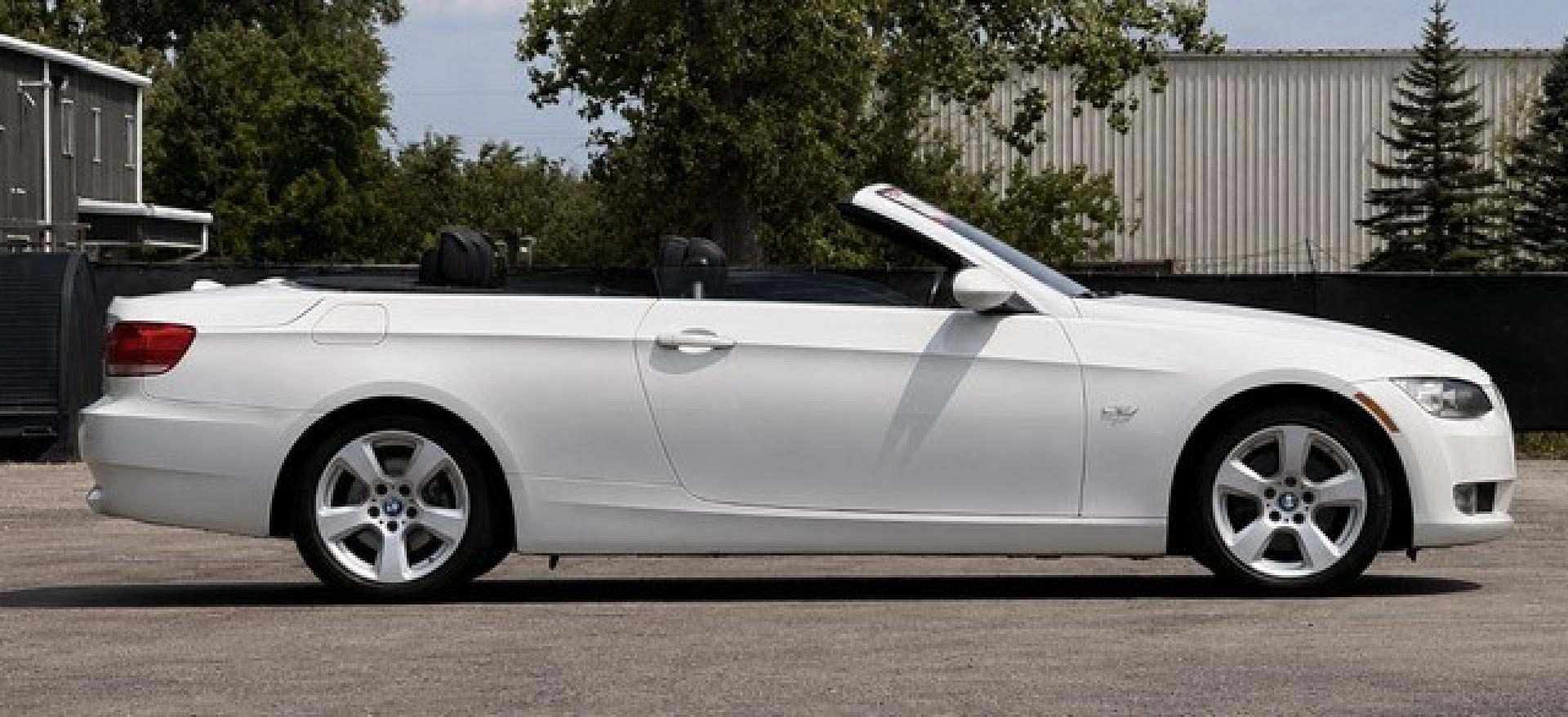 2008 WHITE BMW 328I (WBAWR33598P) with an L6,3.0L(183 CID),DOHC engine, AUTOMATIC transmission, located at 14600 Frazho Road, Warren, MI, 48089, (586) 776-3400, 42.485996, -82.974220- Photo#5