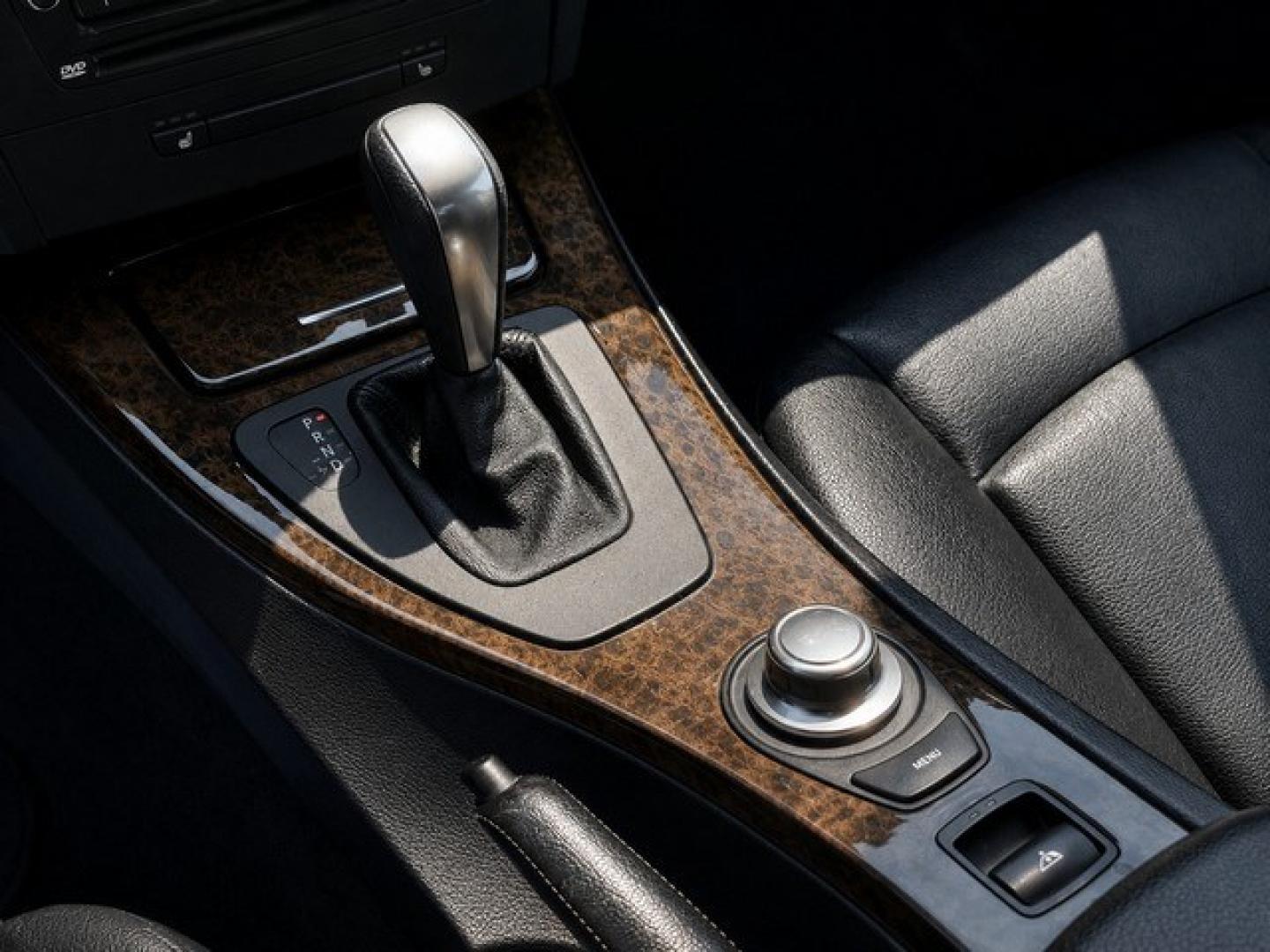 2008 WHITE BMW 328I (WBAWR33598P) with an L6,3.0L(183 CID),DOHC engine, AUTOMATIC transmission, located at 14600 Frazho Road, Warren, MI, 48089, (586) 776-3400, 42.485996, -82.974220- Photo#13