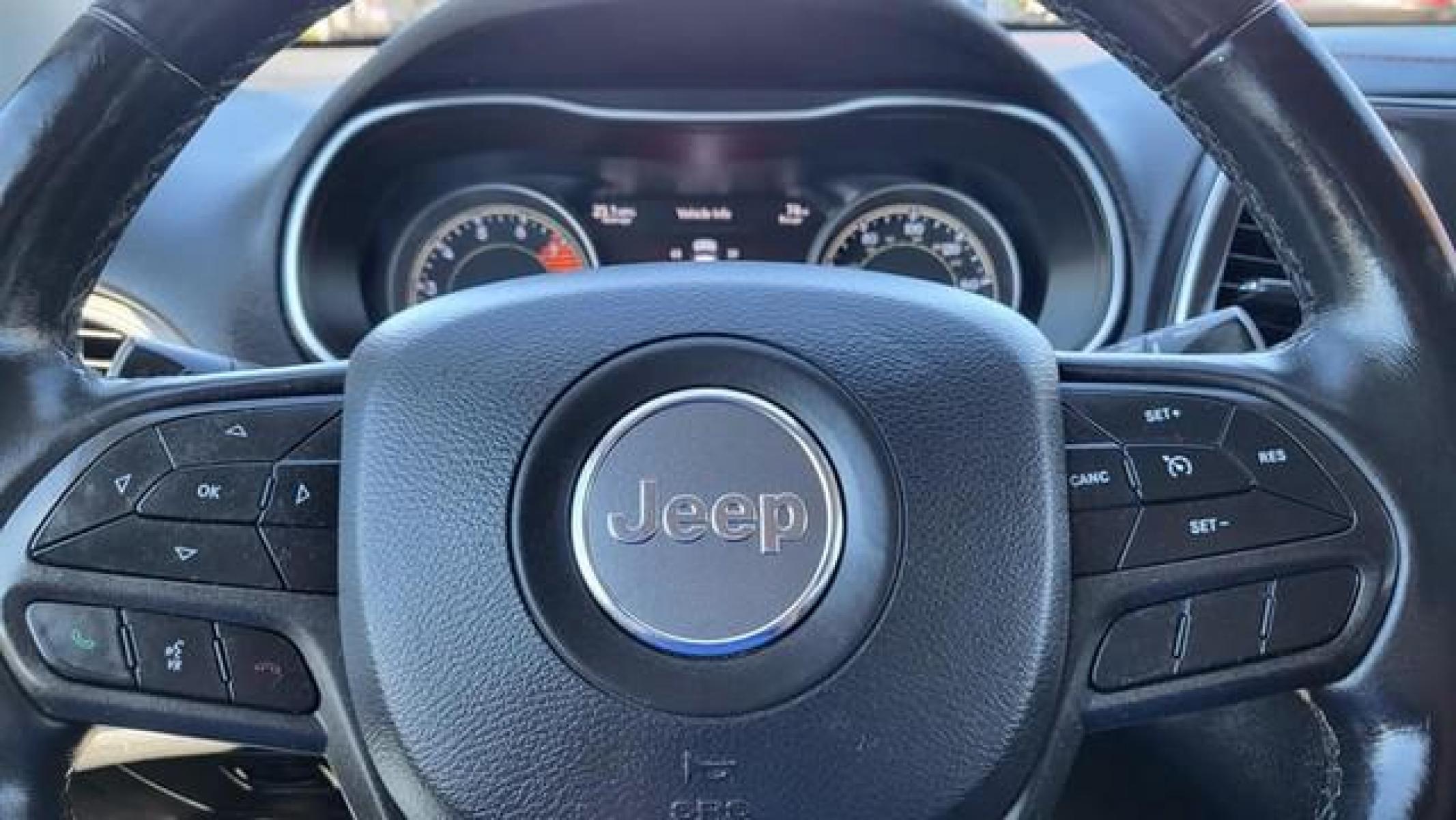 2019 BLACK JEEP CHEROKEE (1C4PJMBX7KD) with an V6,3.2L(198 CID),DOHC engine, AUTOMATIC transmission, located at 14600 Frazho Road, Warren, MI, 48089, (586) 776-3400, 42.485996, -82.974220 - Photo #17