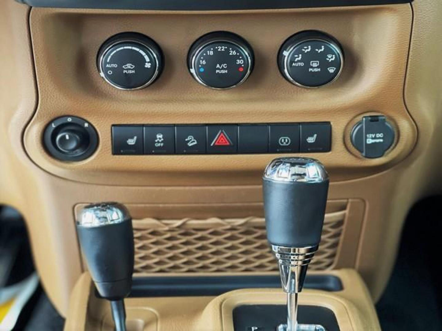 2013 BLACK JEEP WRANGLER SAHARA (1C4BJWEG6DL) with an V6,3.6L(220 CID),DOHC engine, AUTOMATIC transmission, located at 14600 Frazho Road, Warren, MI, 48089, (586) 776-3400, 42.485996, -82.974220 - Photo#19