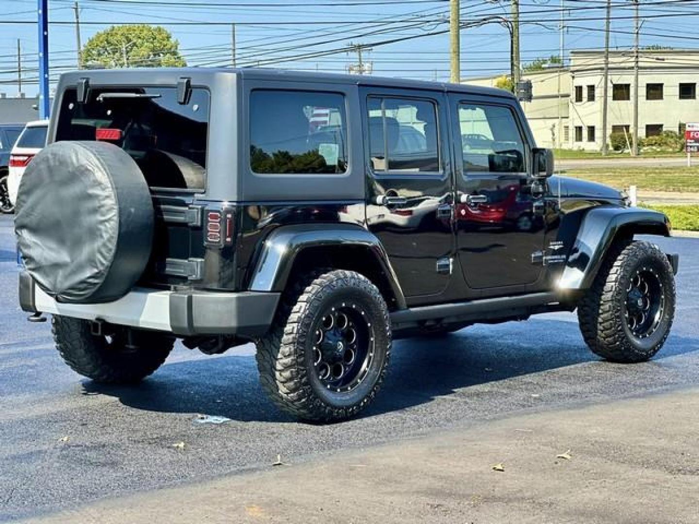 2013 BLACK JEEP WRANGLER SAHARA (1C4BJWEG6DL) with an V6,3.6L(220 CID),DOHC engine, AUTOMATIC transmission, located at 14600 Frazho Road, Warren, MI, 48089, (586) 776-3400, 42.485996, -82.974220 - Photo#4