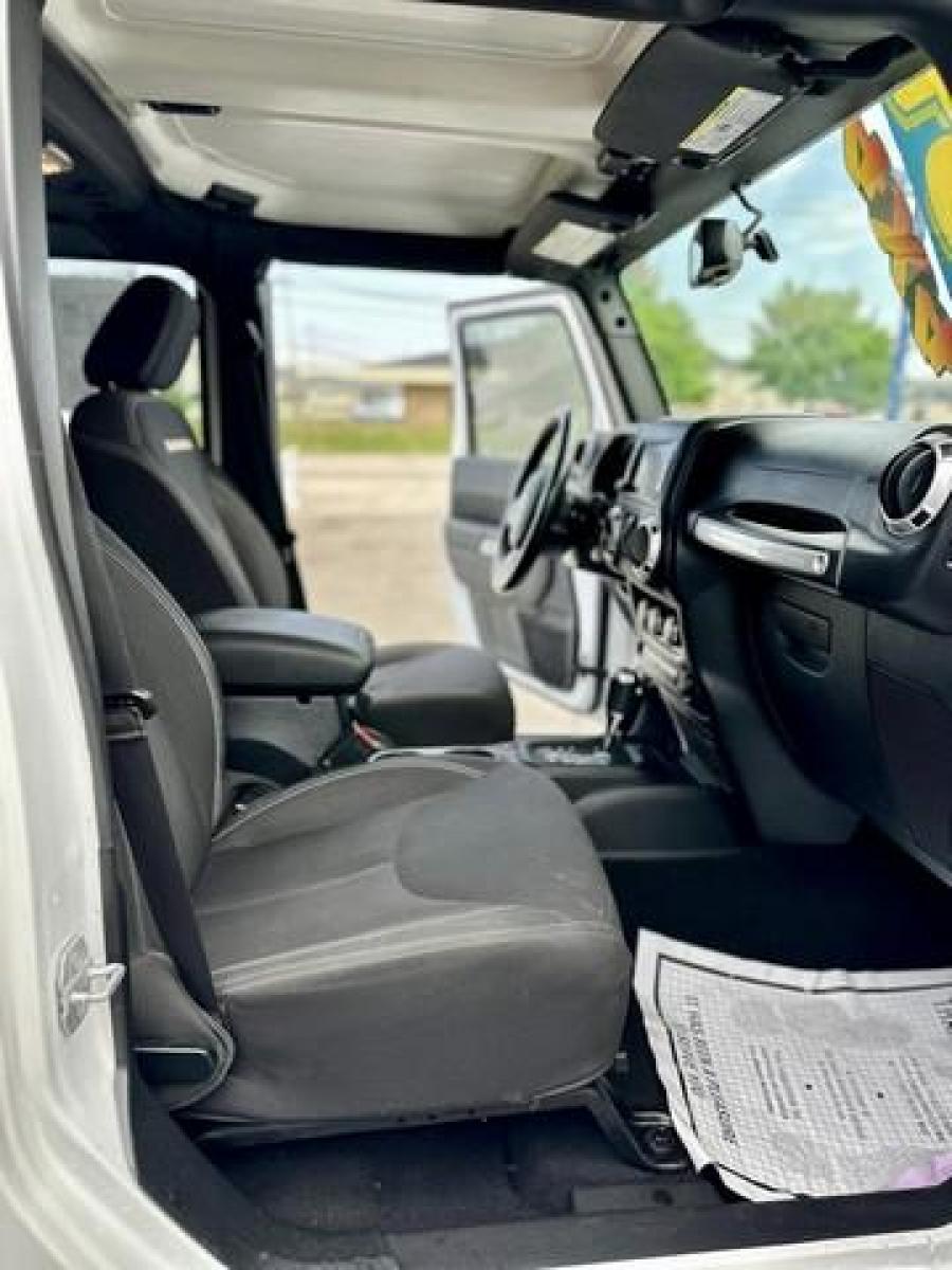 2015 WHITE JEEP WRANGLER (1C4BJWEG8FL) with an V6,3.6L(220 CID),DOHC engine, AUTOMATIC transmission, located at 14600 Frazho Road, Warren, MI, 48089, (586) 776-3400, 42.485996, -82.974220 - Photo #10