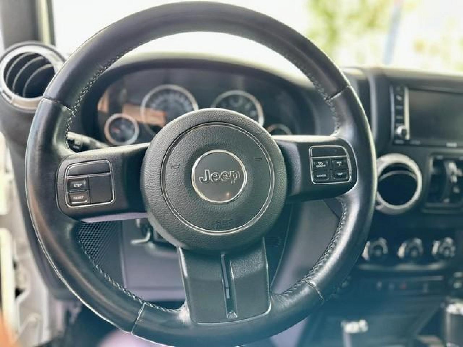 2015 WHITE JEEP WRANGLER (1C4BJWEG8FL) with an V6,3.6L(220 CID),DOHC engine, AUTOMATIC transmission, located at 14600 Frazho Road, Warren, MI, 48089, (586) 776-3400, 42.485996, -82.974220 - Photo #14