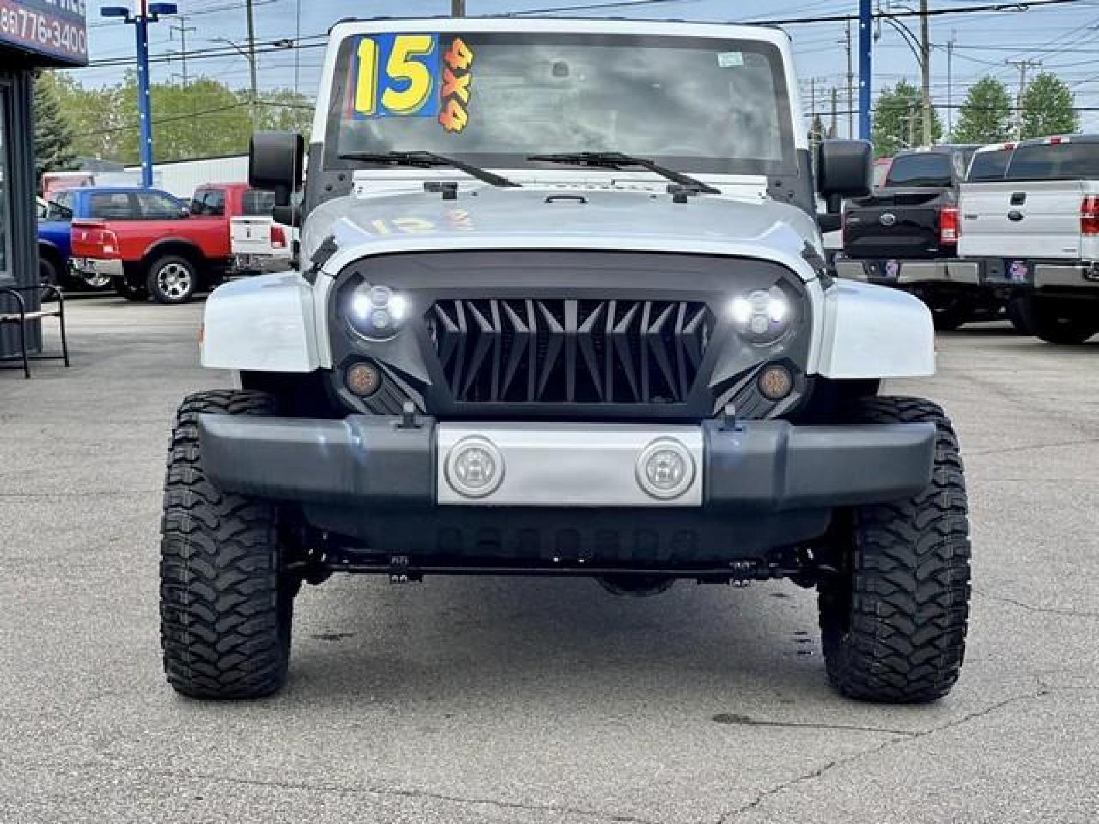 2015 WHITE JEEP WRANGLER (1C4BJWEG8FL) with an V6,3.6L(220 CID),DOHC engine, AUTOMATIC transmission, located at 14600 Frazho Road, Warren, MI, 48089, (586) 776-3400, 42.485996, -82.974220 - Photo #1