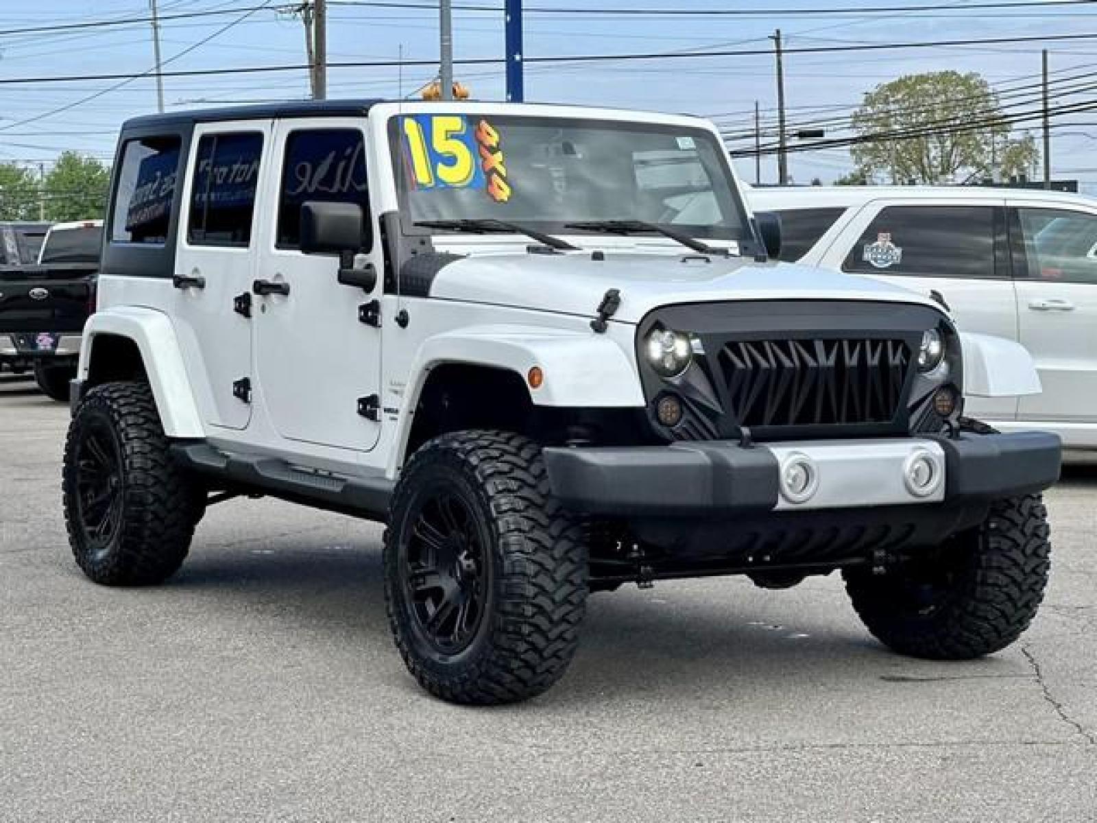 2015 WHITE JEEP WRANGLER (1C4BJWEG8FL) with an V6,3.6L(220 CID),DOHC engine, AUTOMATIC transmission, located at 14600 Frazho Road, Warren, MI, 48089, (586) 776-3400, 42.485996, -82.974220 - Photo #2