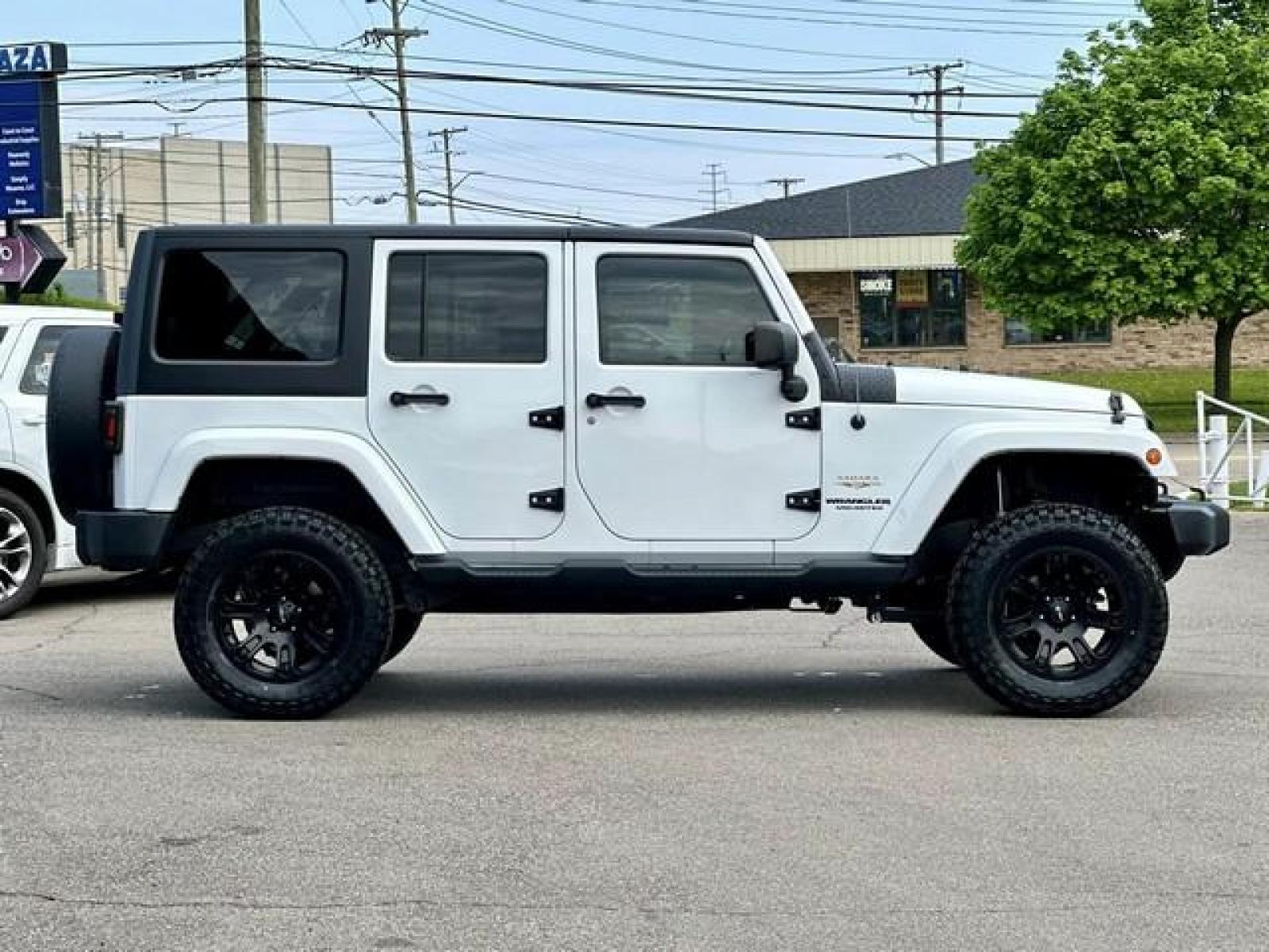 2015 WHITE JEEP WRANGLER (1C4BJWEG8FL) with an V6,3.6L(220 CID),DOHC engine, AUTOMATIC transmission, located at 14600 Frazho Road, Warren, MI, 48089, (586) 776-3400, 42.485996, -82.974220 - Photo #3