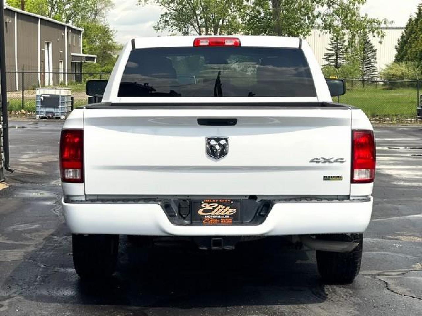2015 WHITE RAM 1500 (1C6RR7FG9FS) with an V6,3.6L(220 CID),DOHC engine, AUTOMATIC transmission, located at 14600 Frazho Road, Warren, MI, 48089, (586) 776-3400, 42.485996, -82.974220 - Photo#5