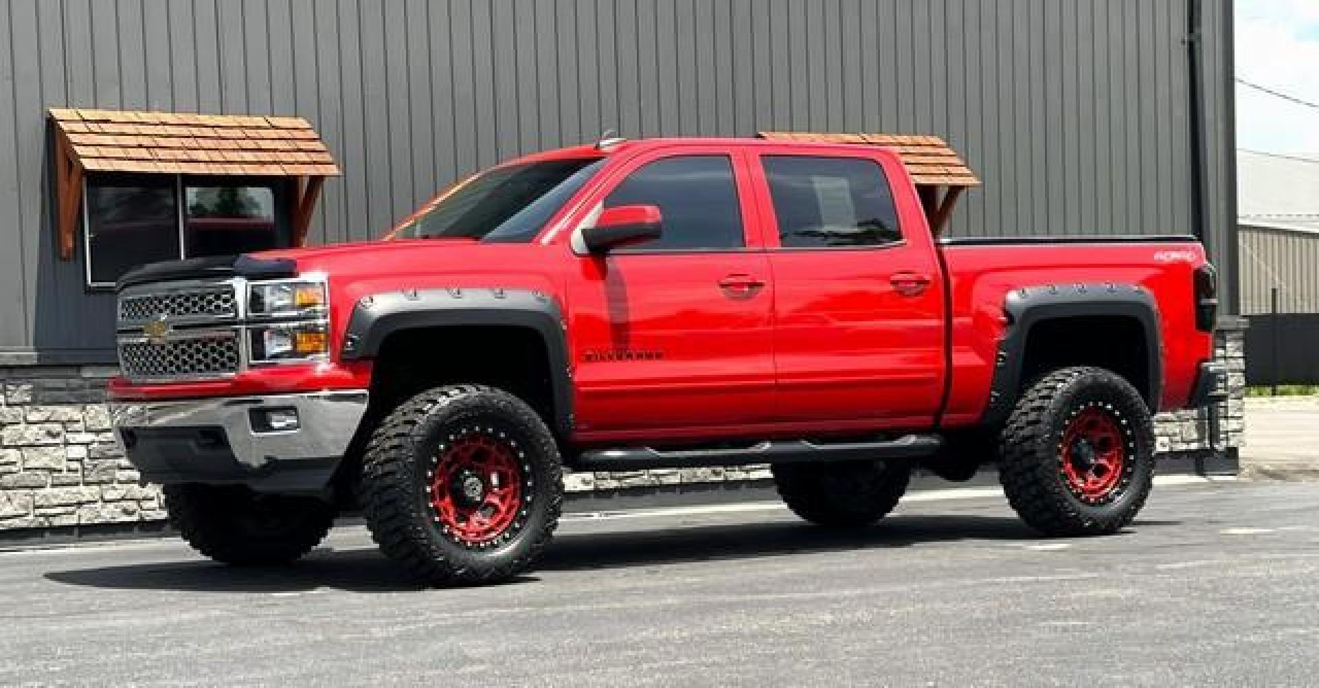 2015 RED CHEVROLET SILVERADO 1500 LT SILVERADO Z71 (3GCUKREC3FG) with an V8,5.3L(325 CID),OHV engine, AUTOMATIC transmission, located at 14600 Frazho Road, Warren, MI, 48089, (586) 776-3400, 42.485996, -82.974220 - Photo#2
