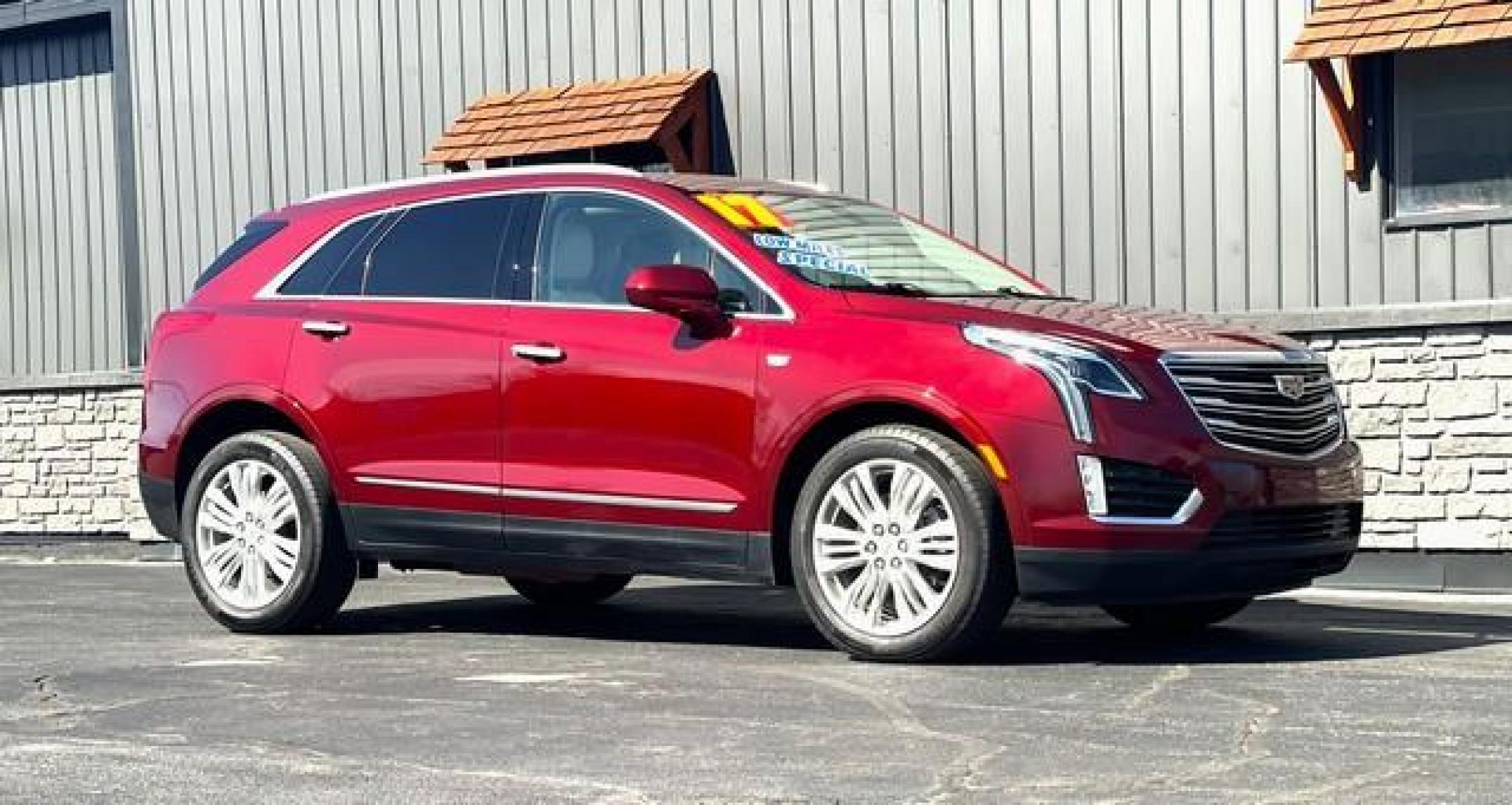 2017 RED CADILLAC XT5 (1GYKNERS1HZ) with an V6,3.6L(223 CID),DOHC engine, AUTOMATIC transmission, located at 14600 Frazho Road, Warren, MI, 48089, (586) 776-3400, 42.485996, -82.974220 - Photo #3
