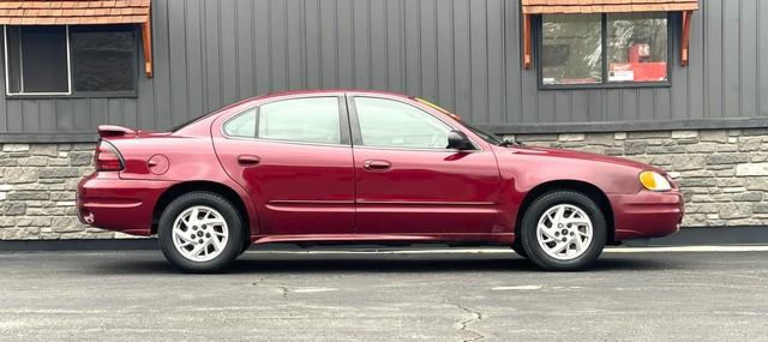 2004 BURGUNDY PONTIAC GRAND AM (1G2NE52F44C) with an L4,2.2L(134 CID),DOHC engine, AUTOMATIC transmission, located at 14600 Frazho Road, Warren, MI, 48089, (586) 776-3400, 42.485996, -82.974220 - Photo #1