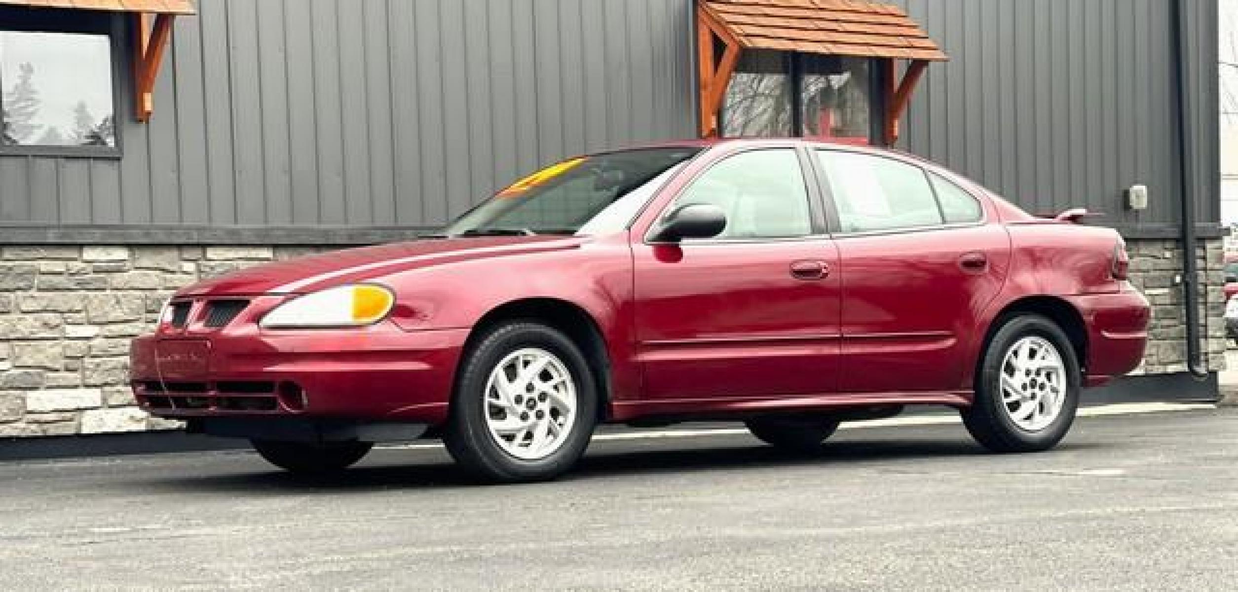 2004 BURGUNDY PONTIAC GRAND AM (1G2NE52F44C) with an L4,2.2L(134 CID),DOHC engine, AUTOMATIC transmission, located at 14600 Frazho Road, Warren, MI, 48089, (586) 776-3400, 42.485996, -82.974220 - Photo #4