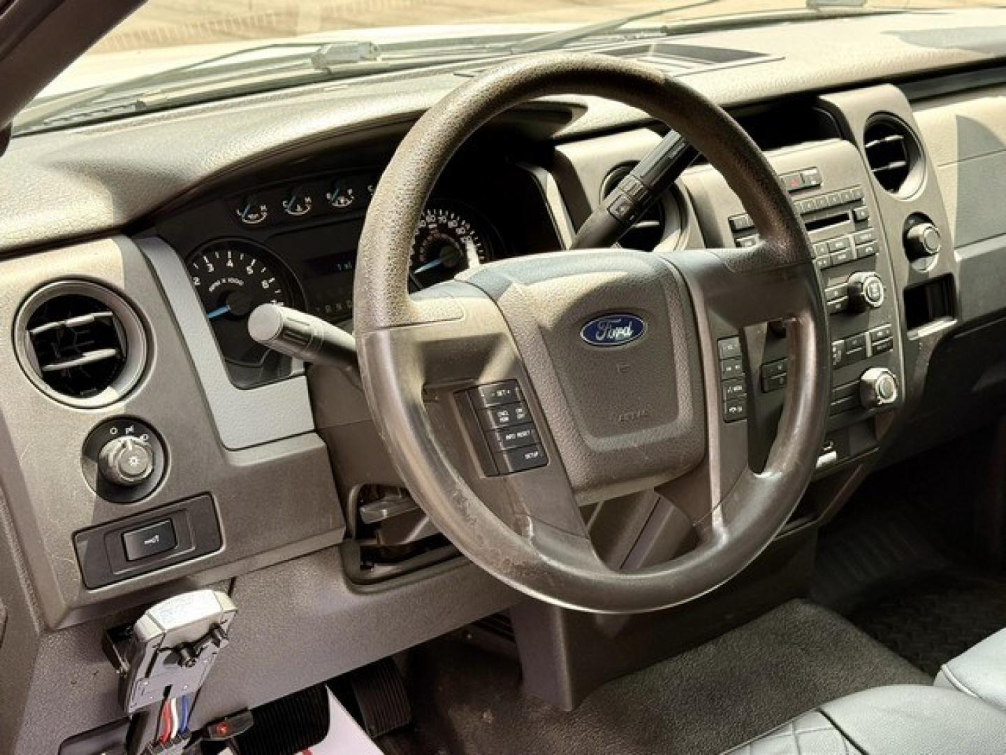 2013 WHITE FORD F-150 (1FTMF1EM0DF) with an V6,3.7L(227 CID),DOHC engine, AUTOMATIC transmission, located at 14600 Frazho Road, Warren, MI, 48089, (586) 776-3400, 42.485996, -82.974220- Photo#7