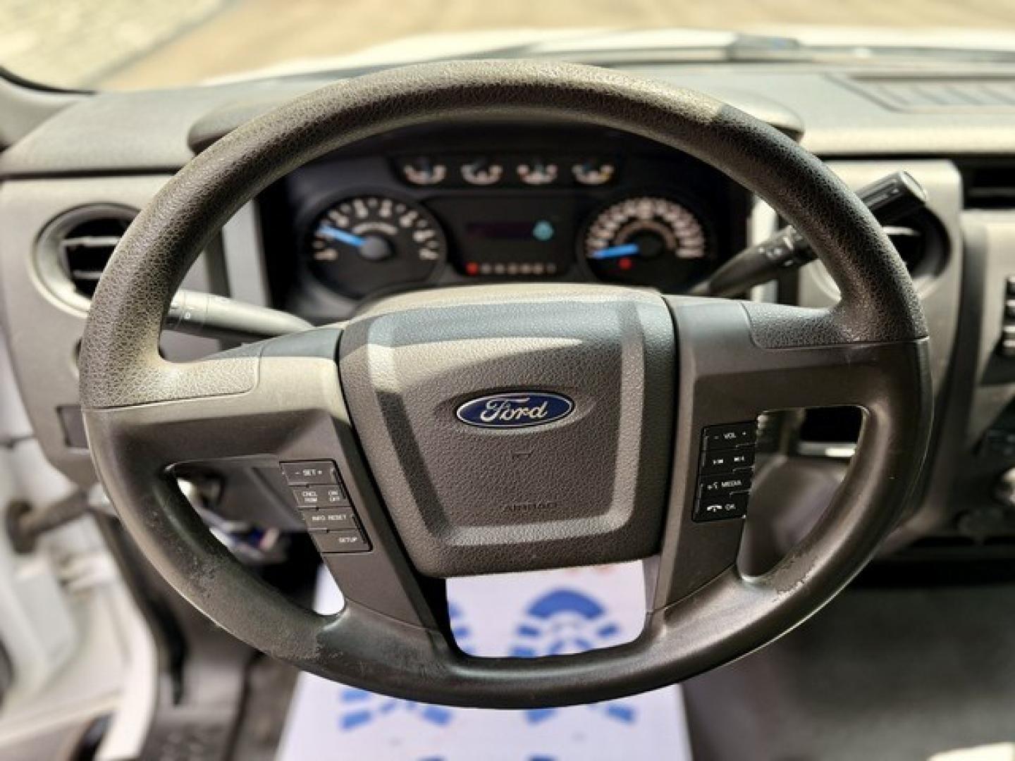 2013 WHITE FORD F-150 (1FTMF1EM0DF) with an V6,3.7L(227 CID),DOHC engine, AUTOMATIC transmission, located at 14600 Frazho Road, Warren, MI, 48089, (586) 776-3400, 42.485996, -82.974220- Photo#8