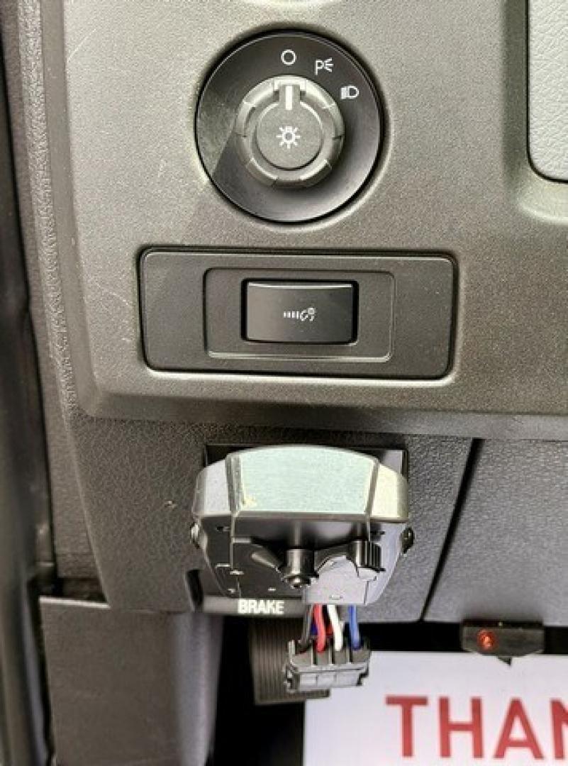 2013 WHITE FORD F-150 (1FTMF1EM0DF) with an V6,3.7L(227 CID),DOHC engine, AUTOMATIC transmission, located at 14600 Frazho Road, Warren, MI, 48089, (586) 776-3400, 42.485996, -82.974220- Photo#10