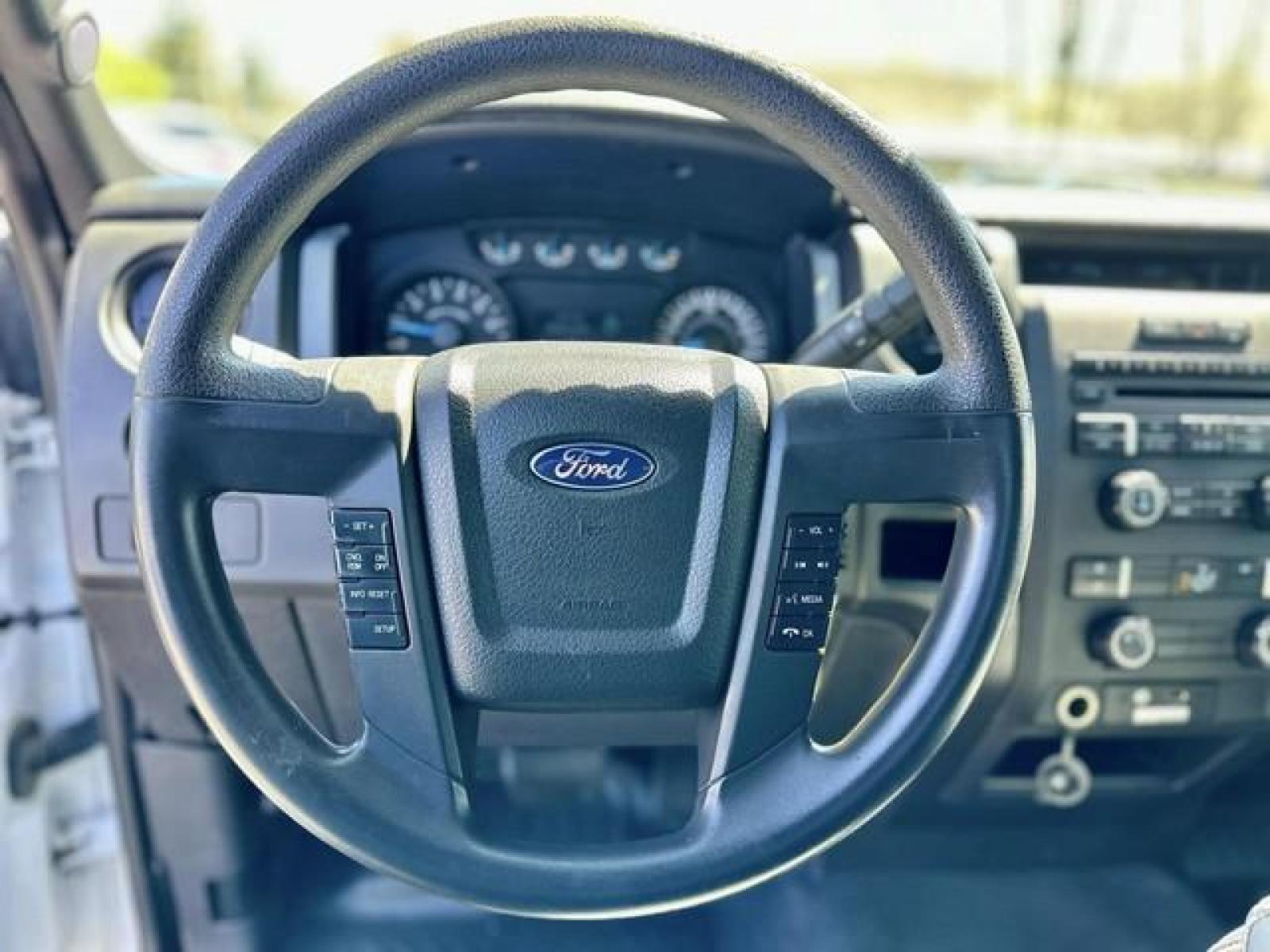 2013 WHITE FORD F-150 (1FTMF1EM0DF) with an V6,3.7L(227 CID),DOHC engine, AUTOMATIC transmission, located at 14600 Frazho Road, Warren, MI, 48089, (586) 776-3400, 42.485996, -82.974220 - Photo #14