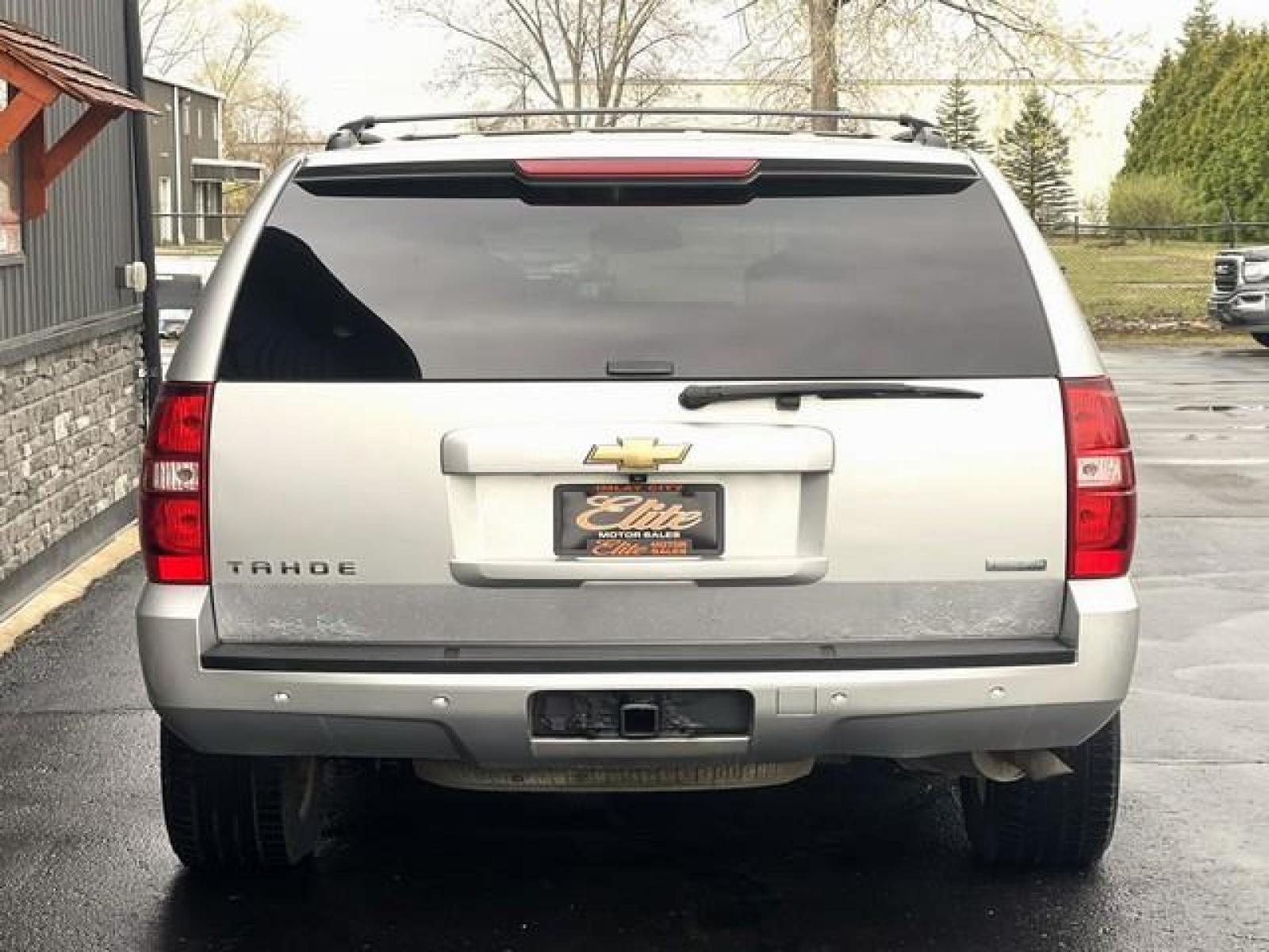 2011 SILVER CHEVROLET TAHOE (1GNSKAE04BR) with an V8,5.3L(325 CID),OHV engine, AUTOMATIC transmission, located at 14600 Frazho Road, Warren, MI, 48089, (586) 776-3400, 42.485996, -82.974220 - Photo #6