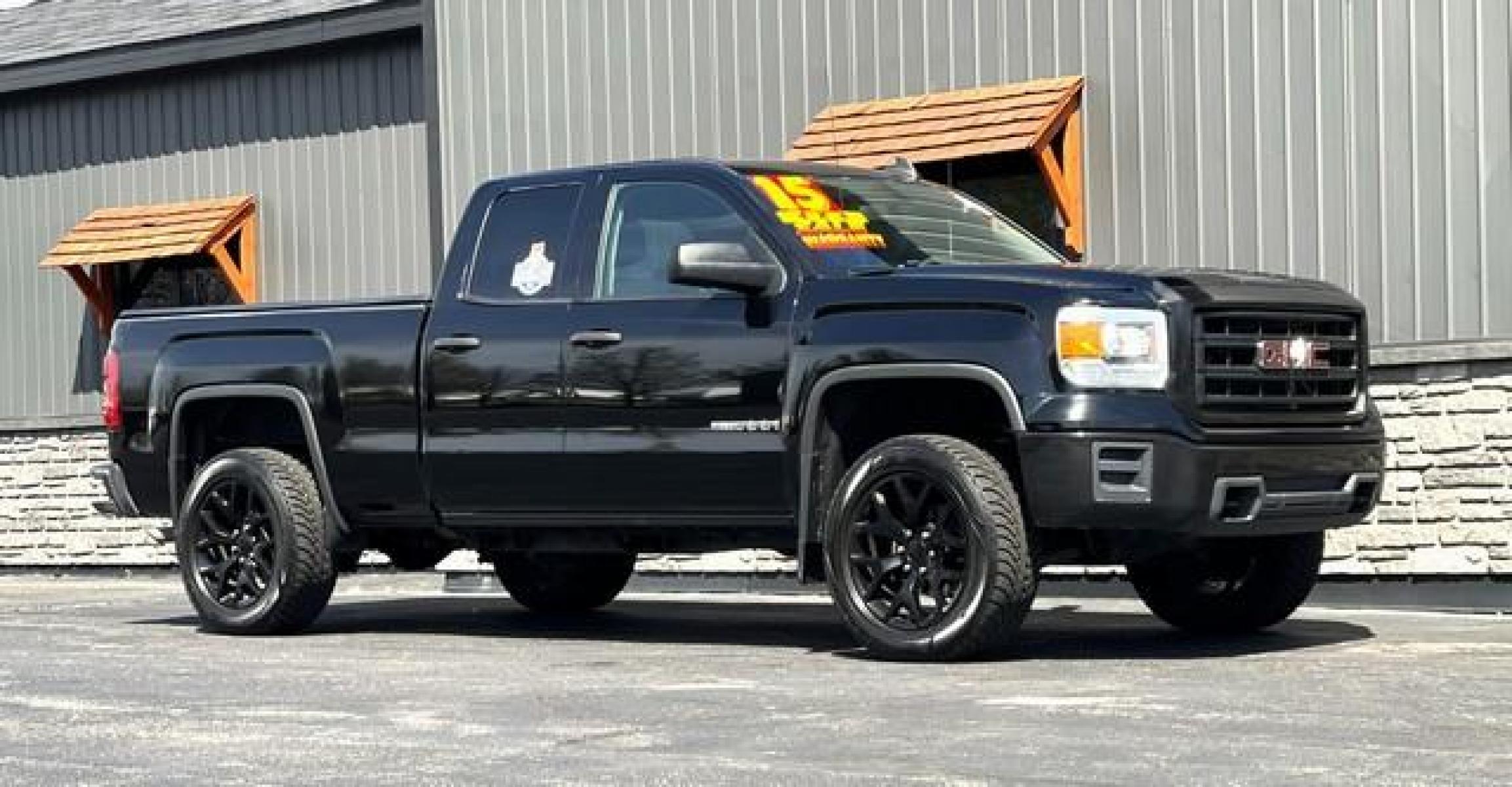 2015 BLACK GMC SIERRA 1500 (1GTV2TEC5FZ) with an V8,5.3L(325 CID),OHV engine, AUTOMATIC transmission, located at 14600 Frazho Road, Warren, MI, 48089, (586) 776-3400, 42.485996, -82.974220 - Photo #5