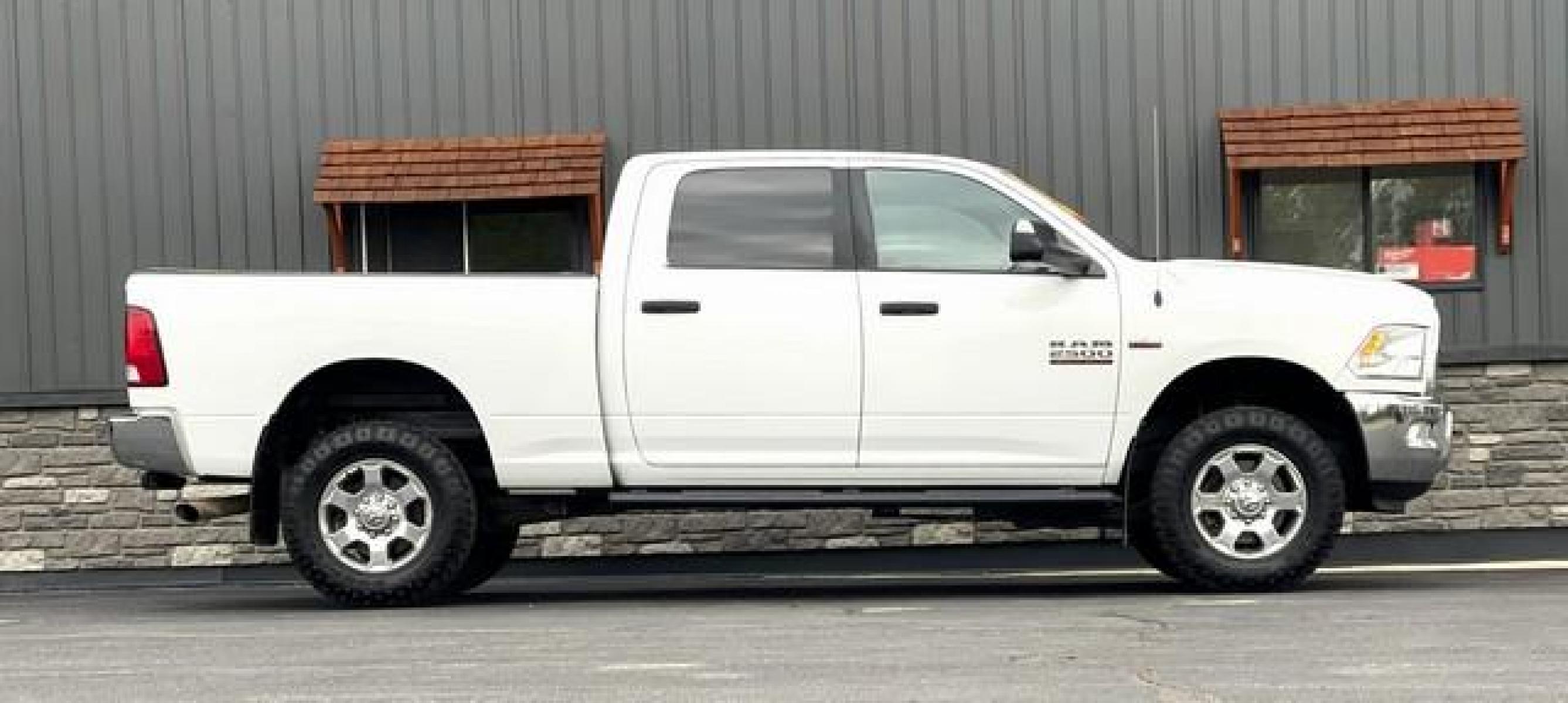 2017 WHITE RAM 2500 (3C6UR5DJ2HG) with an V8,6.4L(392 CID), engine, AUTOMATIC transmission, located at 14600 Frazho Road, Warren, MI, 48089, (586) 776-3400, 42.485996, -82.974220 - Photo #1