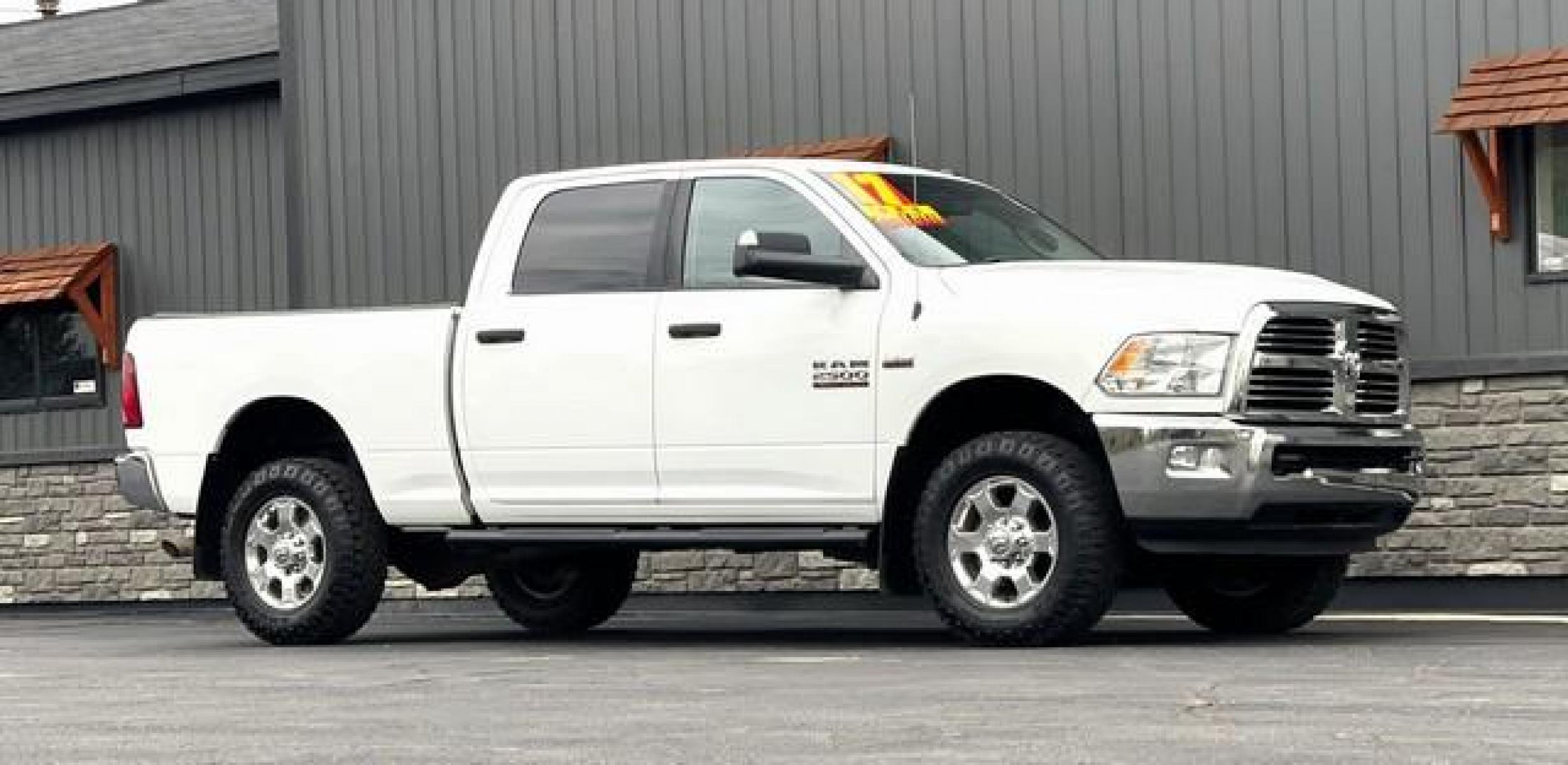 2017 WHITE RAM 2500 (3C6UR5DJ2HG) with an V8,6.4L(392 CID), engine, AUTOMATIC transmission, located at 14600 Frazho Road, Warren, MI, 48089, (586) 776-3400, 42.485996, -82.974220 - Photo #2