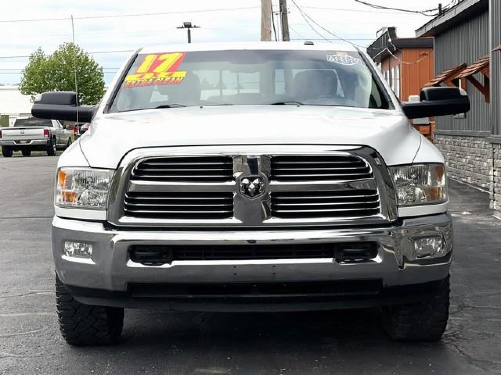 2017 WHITE RAM 2500 (3C6UR5DJ2HG) with an V8,6.4L(392 CID), engine, AUTOMATIC transmission, located at 14600 Frazho Road, Warren, MI, 48089, (586) 776-3400, 42.485996, -82.974220 - Photo #3