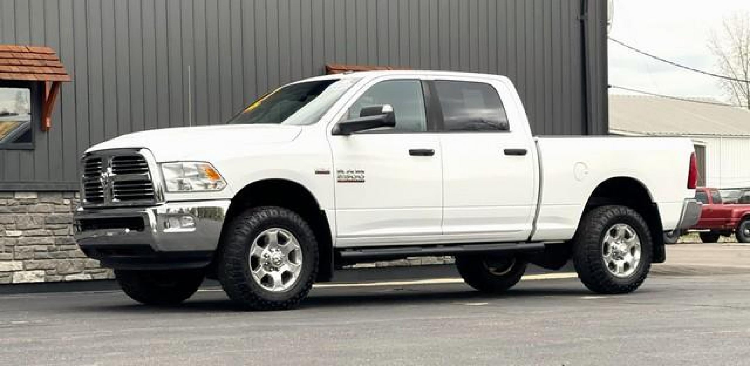 2017 WHITE RAM 2500 (3C6UR5DJ2HG) with an V8,6.4L(392 CID), engine, AUTOMATIC transmission, located at 14600 Frazho Road, Warren, MI, 48089, (586) 776-3400, 42.485996, -82.974220 - Photo #5