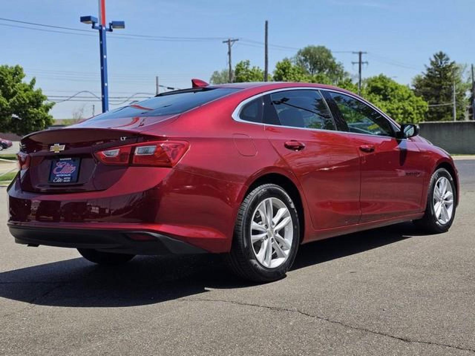 2018 RED CHEVROLET MALIBU (1G1ZD5ST0JF) with an L4,1.5L(91 CID),DOHC engine, AUTOMATIC transmission, located at 14600 Frazho Road, Warren, MI, 48089, (586) 776-3400, 42.485996, -82.974220 - Photo #4