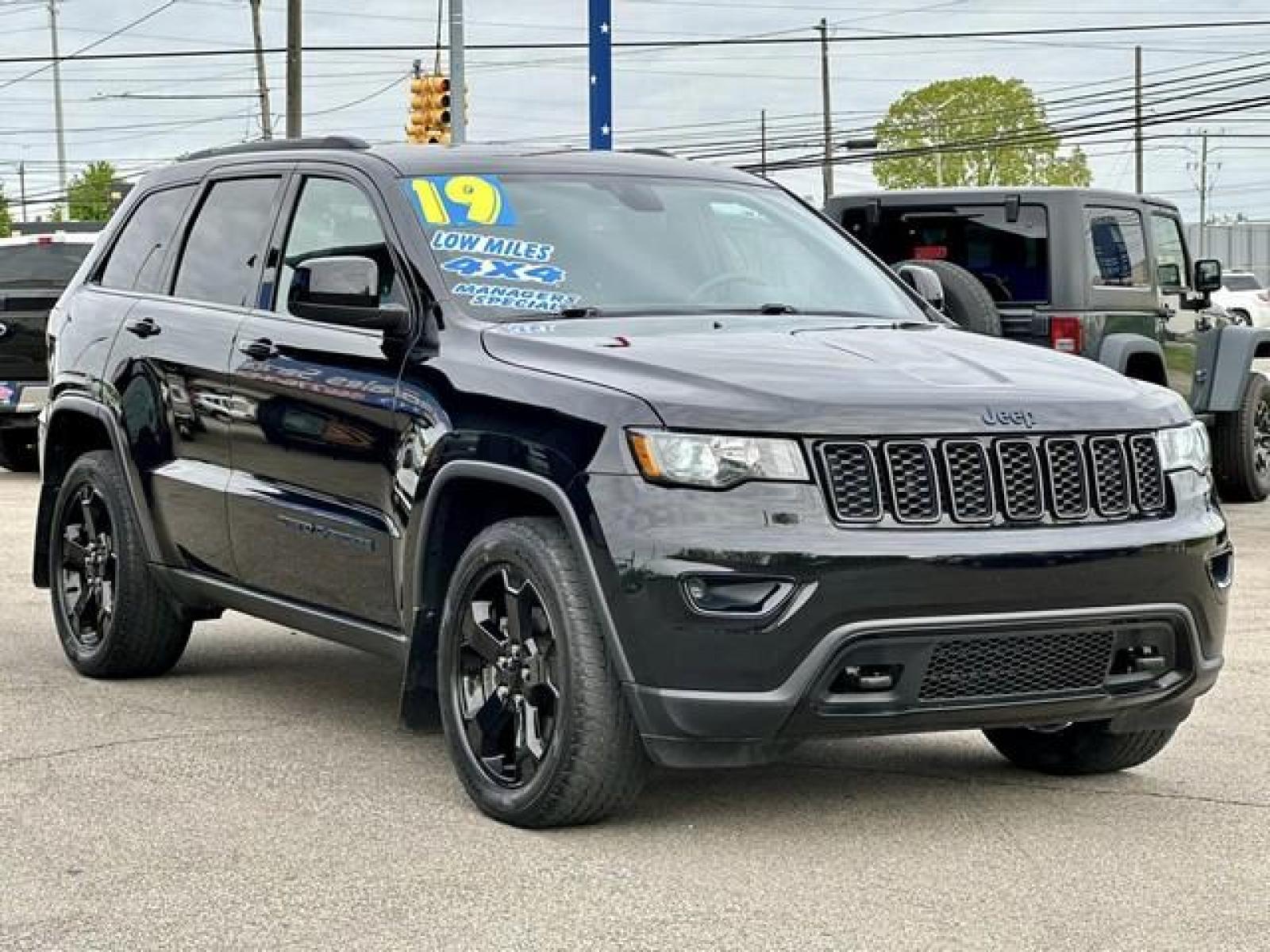 2019 BLACK JEEP GRAND CHEROKEE LAREDO/ALT (1C4RJFAG9KC) with an V6,3.6L(220 CID),DOHC engine, AUTOMATIC transmission, located at 14600 Frazho Road, Warren, MI, 48089, (586) 776-3400, 42.485996, -82.974220 - Photo #2