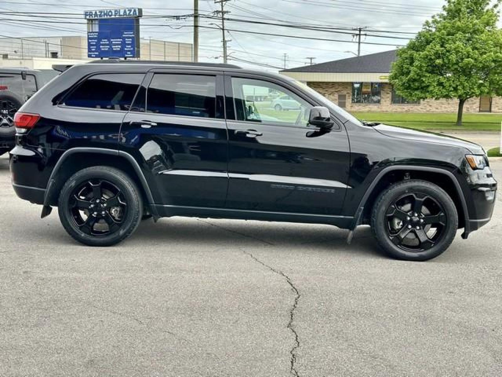 2019 BLACK JEEP GRAND CHEROKEE LAREDO/ALT (1C4RJFAG9KC) with an V6,3.6L(220 CID),DOHC engine, AUTOMATIC transmission, located at 14600 Frazho Road, Warren, MI, 48089, (586) 776-3400, 42.485996, -82.974220 - Photo #3