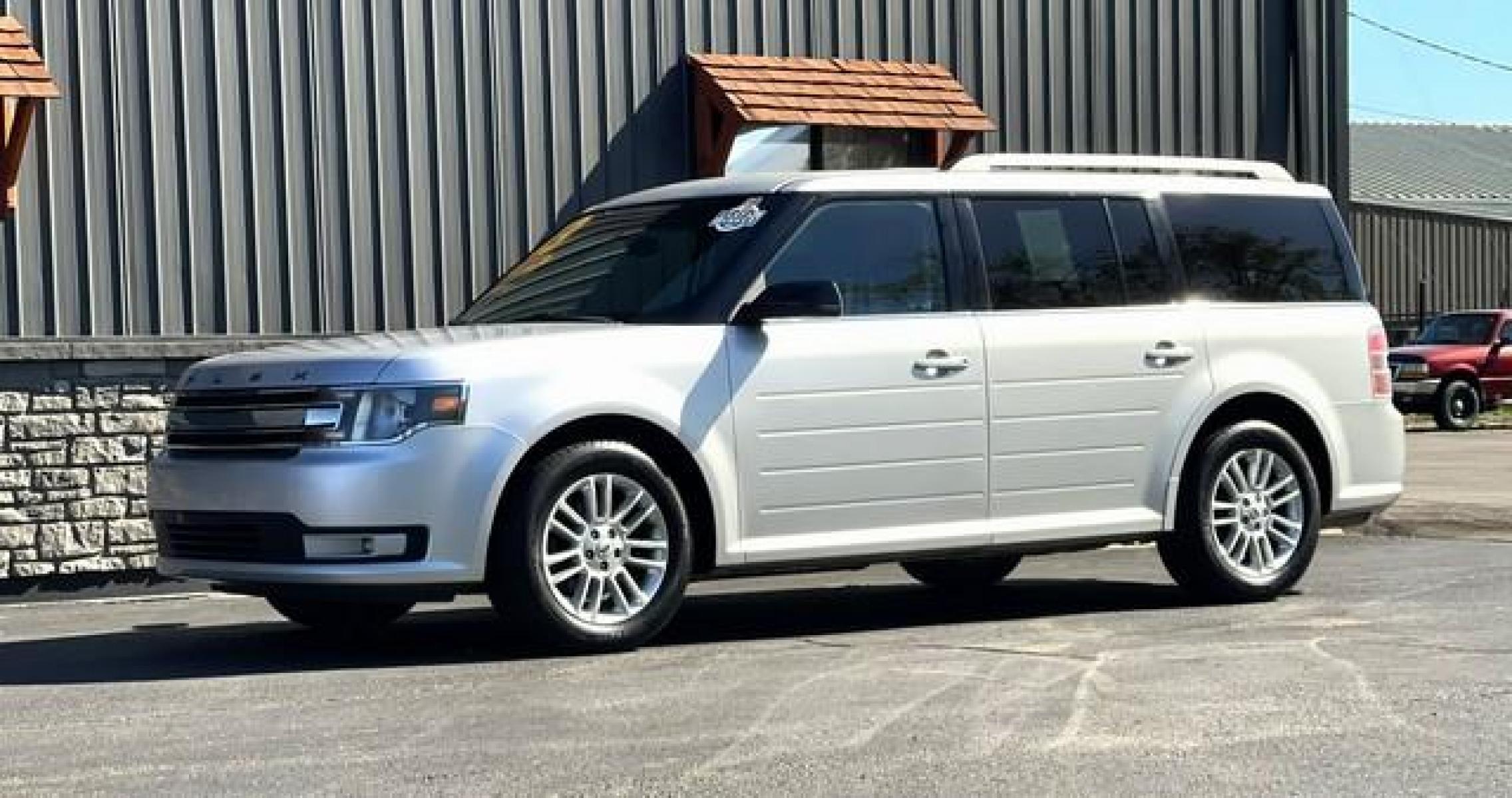 2013 SILVER FORD FLEX (2FMGK5C80DB) with an V6,3.5L(213 CID),DOHC engine, AUTOMATIC transmission, located at 14600 Frazho Road, Warren, MI, 48089, (586) 776-3400, 42.485996, -82.974220 - Photo #4