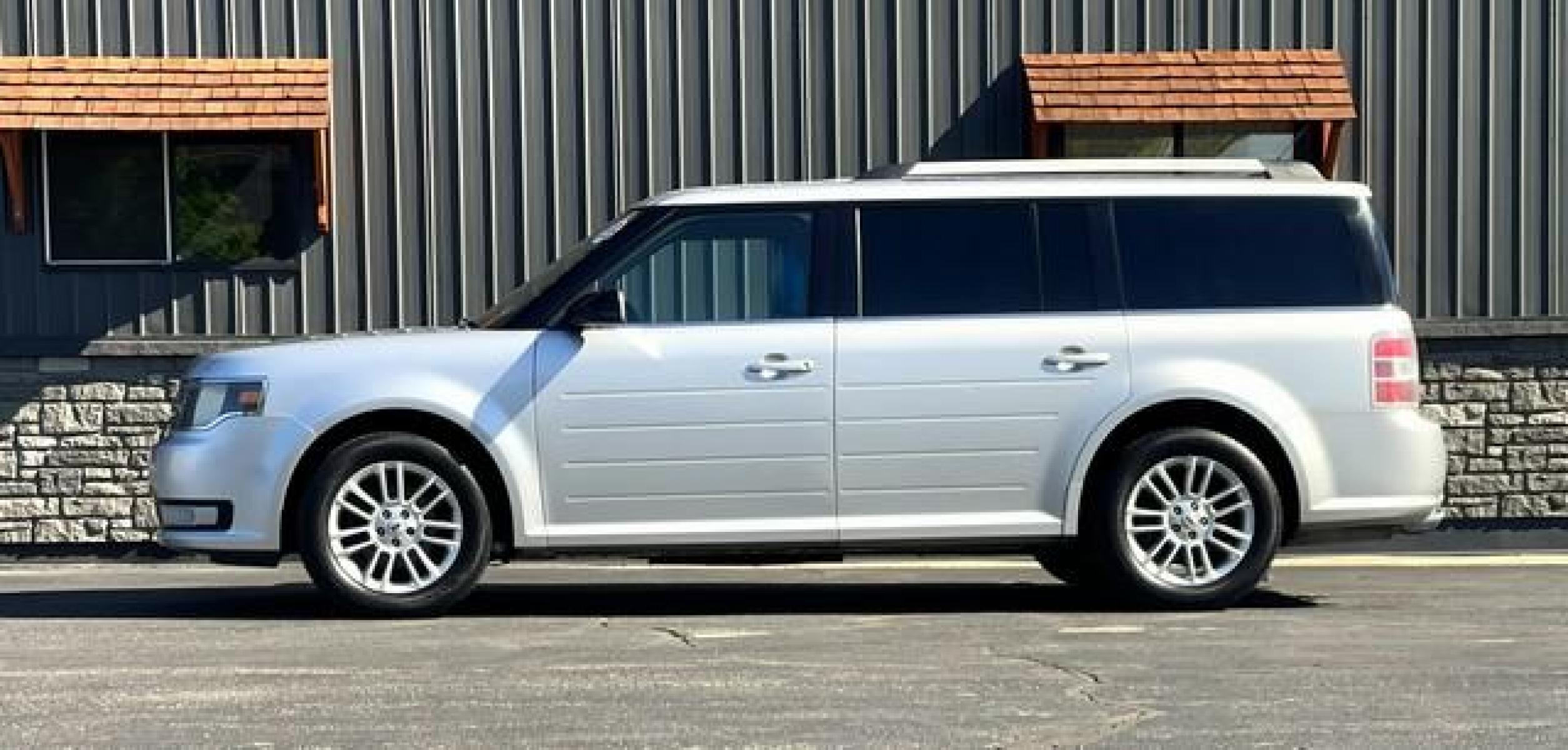 2013 SILVER FORD FLEX (2FMGK5C80DB) with an V6,3.5L(213 CID),DOHC engine, AUTOMATIC transmission, located at 14600 Frazho Road, Warren, MI, 48089, (586) 776-3400, 42.485996, -82.974220 - Photo #5