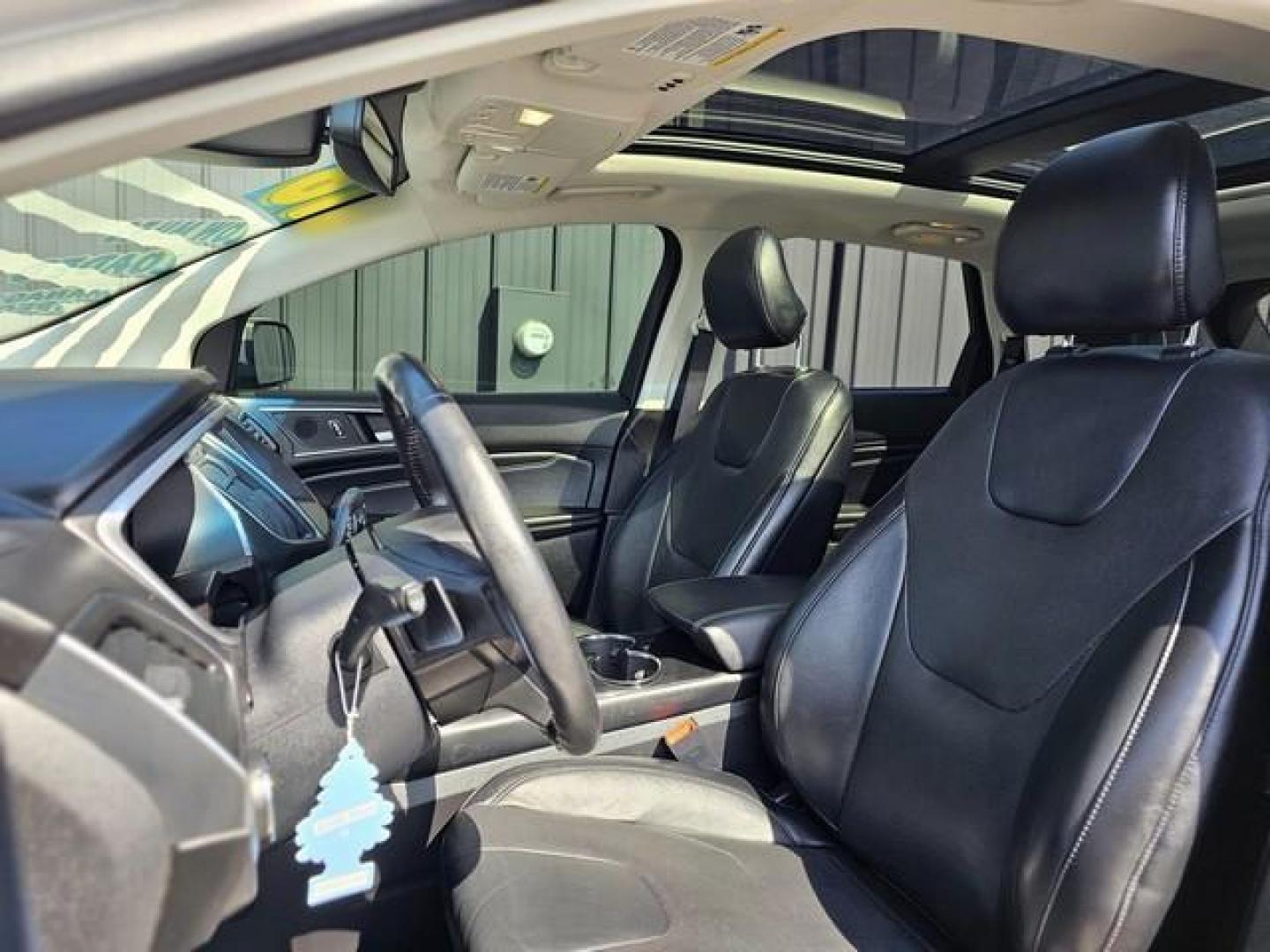 2016 WHITE PLATINUM TRI COAT FORD EDGE (2FMPK4K83GB) with an V6,3.5L(213 CID),DOHC engine, AUTOMATIC transmission, located at 14600 Frazho Road, Warren, MI, 48089, (586) 776-3400, 42.485996, -82.974220 - Photo#10