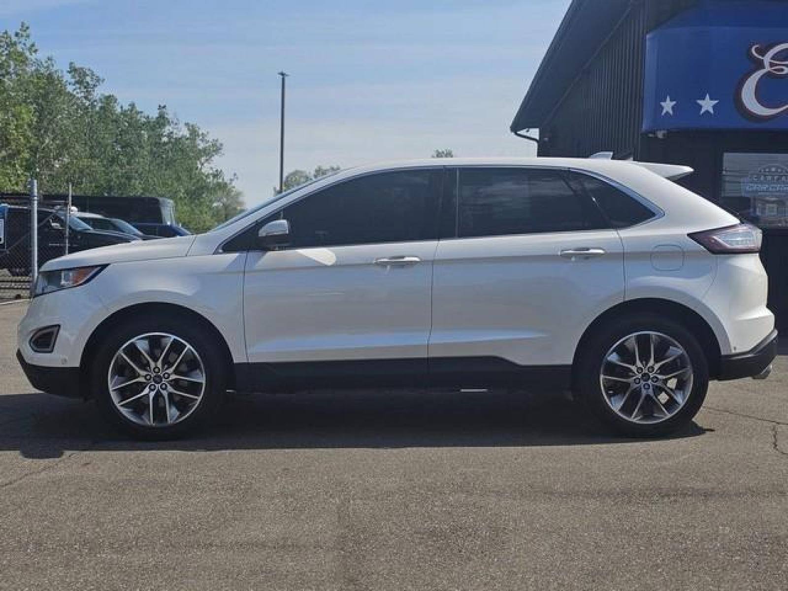 2016 WHITE PLATINUM TRI COAT FORD EDGE (2FMPK4K83GB) with an V6,3.5L(213 CID),DOHC engine, AUTOMATIC transmission, located at 14600 Frazho Road, Warren, MI, 48089, (586) 776-3400, 42.485996, -82.974220 - Photo #7