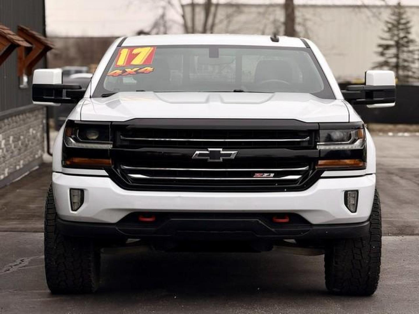 2017 WHITE CHEVROLET SILVERADO 1500 (1GCVKREC8HZ) with an V8,5.3L(325 CID),OHV engine, AUTOMATIC transmission, located at 14600 Frazho Road, Warren, MI, 48089, (586) 776-3400, 42.485996, -82.974220 - Photo#4