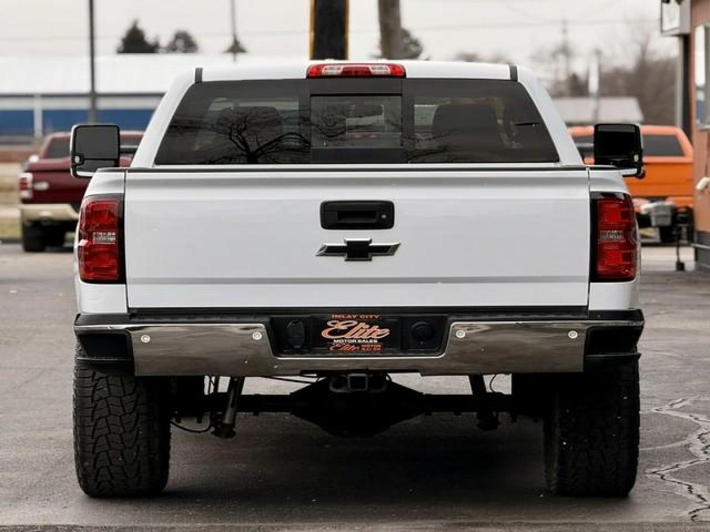 2017 WHITE CHEVROLET SILVERADO 1500 (1GCVKREC8HZ) with an V8,5.3L(325 CID),OHV engine, AUTOMATIC transmission, located at 14600 Frazho Road, Warren, MI, 48089, (586) 776-3400, 42.485996, -82.974220 - Photo#5