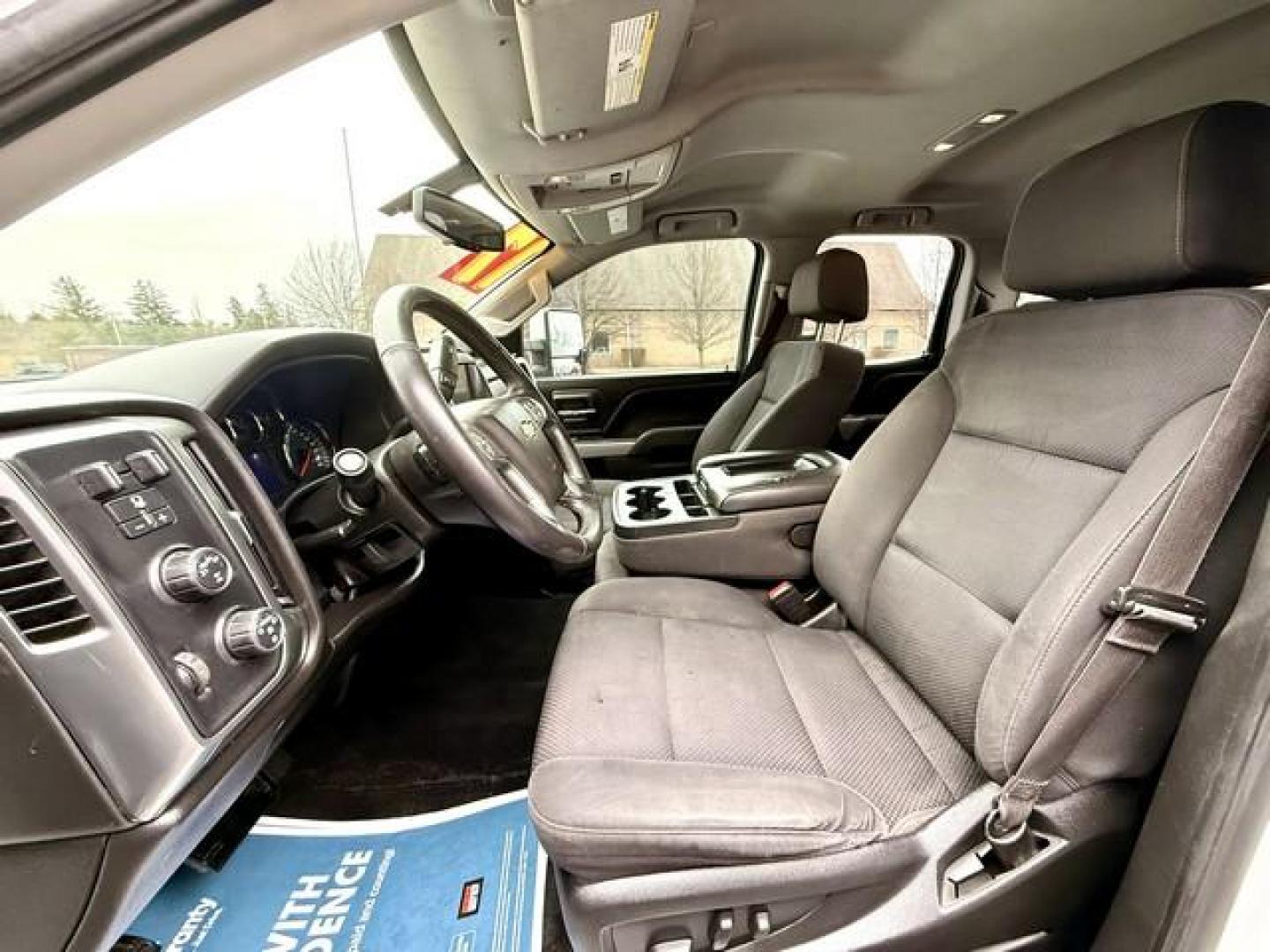 2017 WHITE CHEVROLET SILVERADO 1500 (1GCVKREC8HZ) with an V8,5.3L(325 CID),OHV engine, AUTOMATIC transmission, located at 14600 Frazho Road, Warren, MI, 48089, (586) 776-3400, 42.485996, -82.974220 - Photo#6