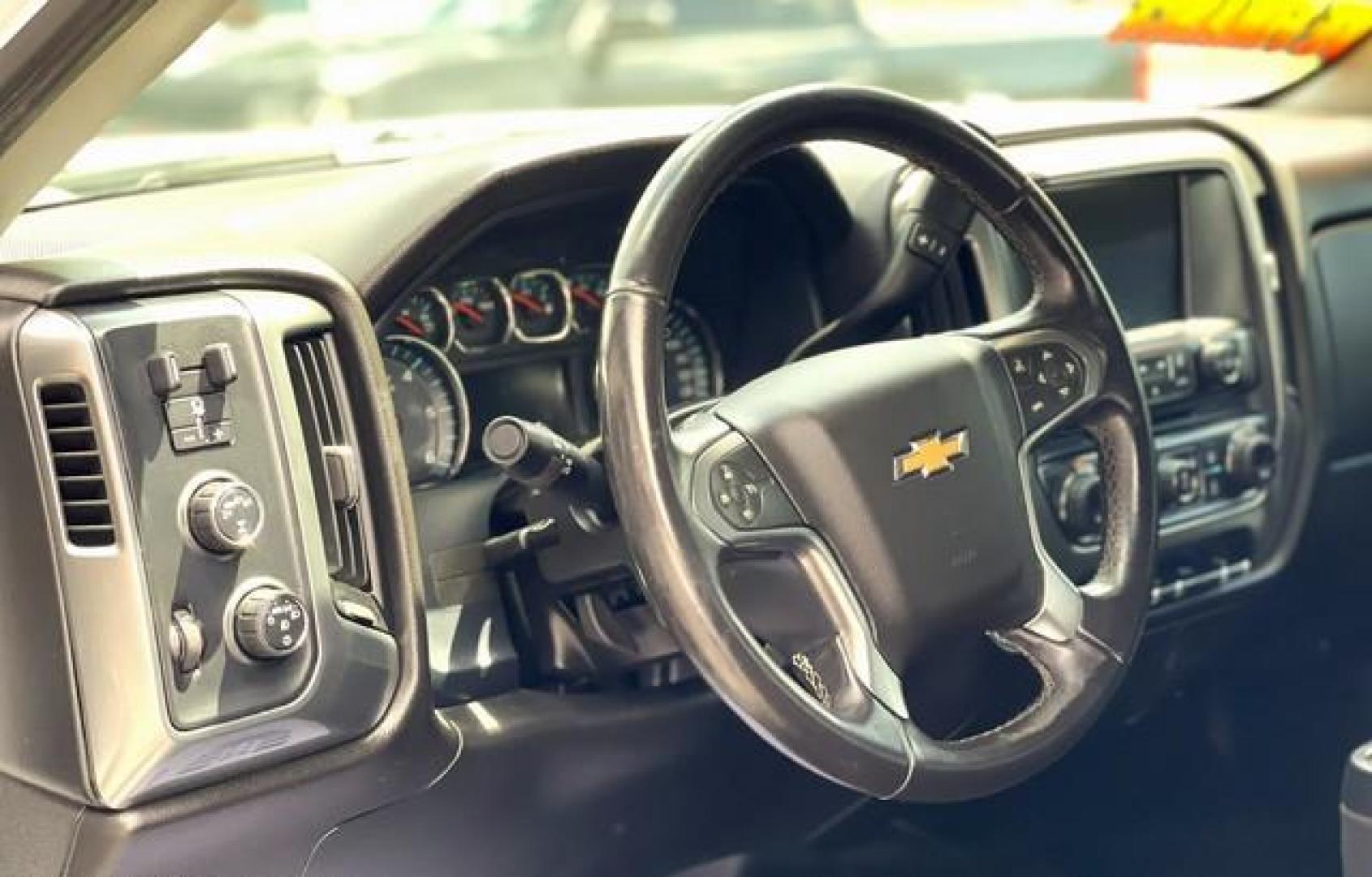 2017 WHITE CHEVROLET SILVERADO 1500 (1GCVKREC8HZ) with an V8,5.3L(325 CID),OHV engine, AUTOMATIC transmission, located at 14600 Frazho Road, Warren, MI, 48089, (586) 776-3400, 42.485996, -82.974220 - Photo#8