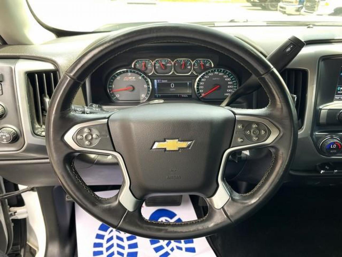 2017 WHITE CHEVROLET SILVERADO 1500 (1GCVKREC8HZ) with an V8,5.3L(325 CID),OHV engine, AUTOMATIC transmission, located at 14600 Frazho Road, Warren, MI, 48089, (586) 776-3400, 42.485996, -82.974220 - Photo#9