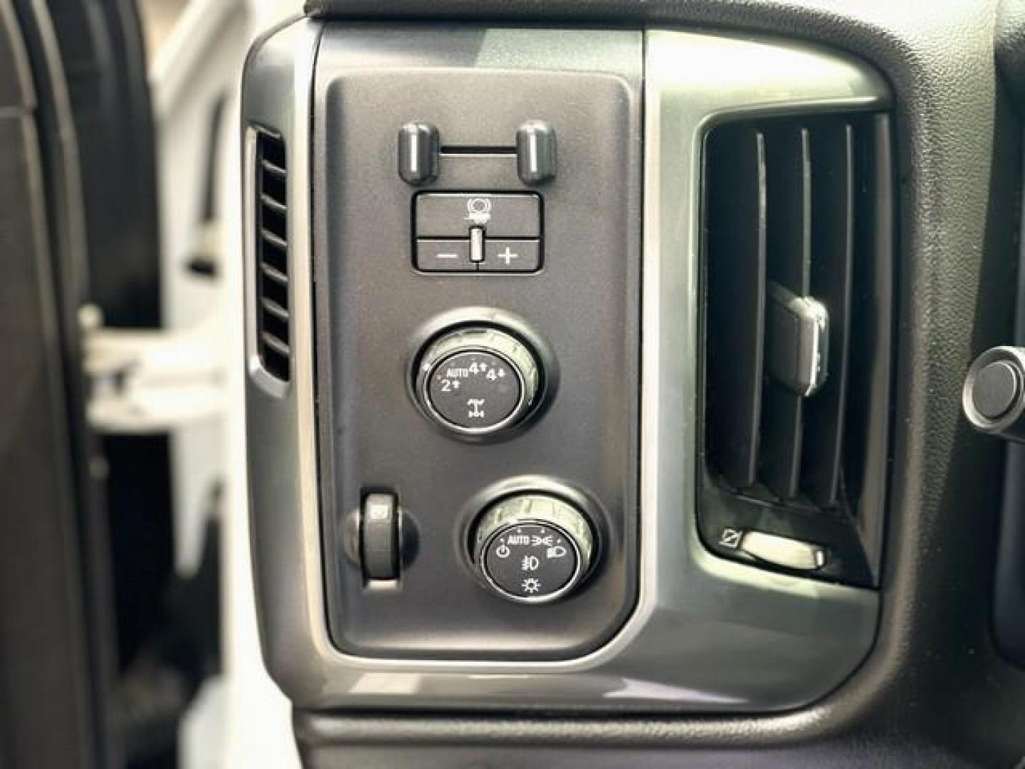 2017 WHITE CHEVROLET SILVERADO 1500 (1GCVKREC8HZ) with an V8,5.3L(325 CID),OHV engine, AUTOMATIC transmission, located at 14600 Frazho Road, Warren, MI, 48089, (586) 776-3400, 42.485996, -82.974220 - Photo#11