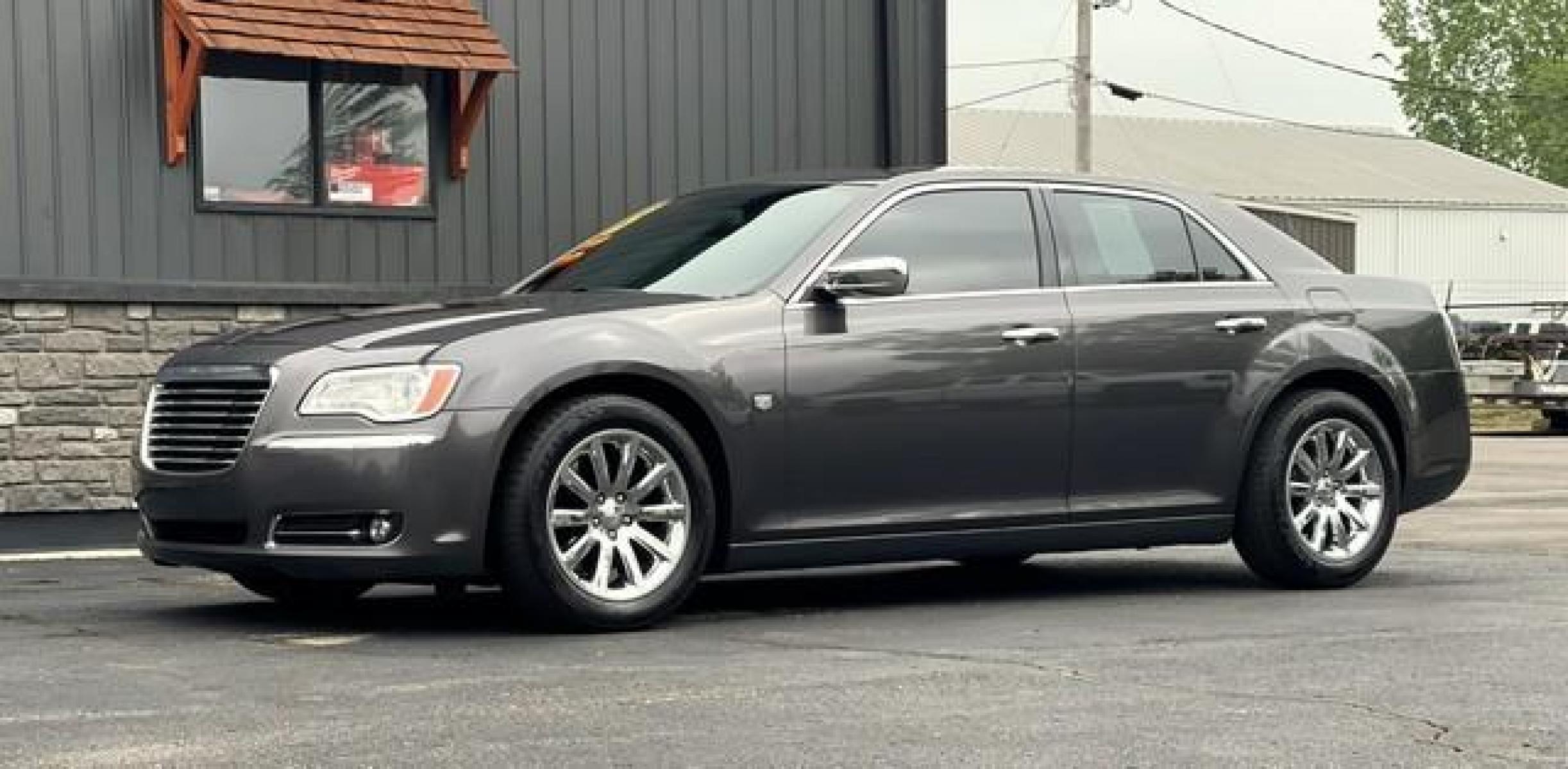 2013 GRANITE CHRYSTAL METALLIC CHRYSLER 300 (2C3CCAET3DH) with an V8,5.7L(345 CID),OHV engine, AUTOMATIC transmission, located at 14600 Frazho Road, Warren, MI, 48089, (586) 776-3400, 42.485996, -82.974220 - Photo #2